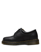 Bei PICK UP in Düsseldorf findest Du Dr. Martens, 8053 Black Nappa  und viel mehr von Dr. Martens
