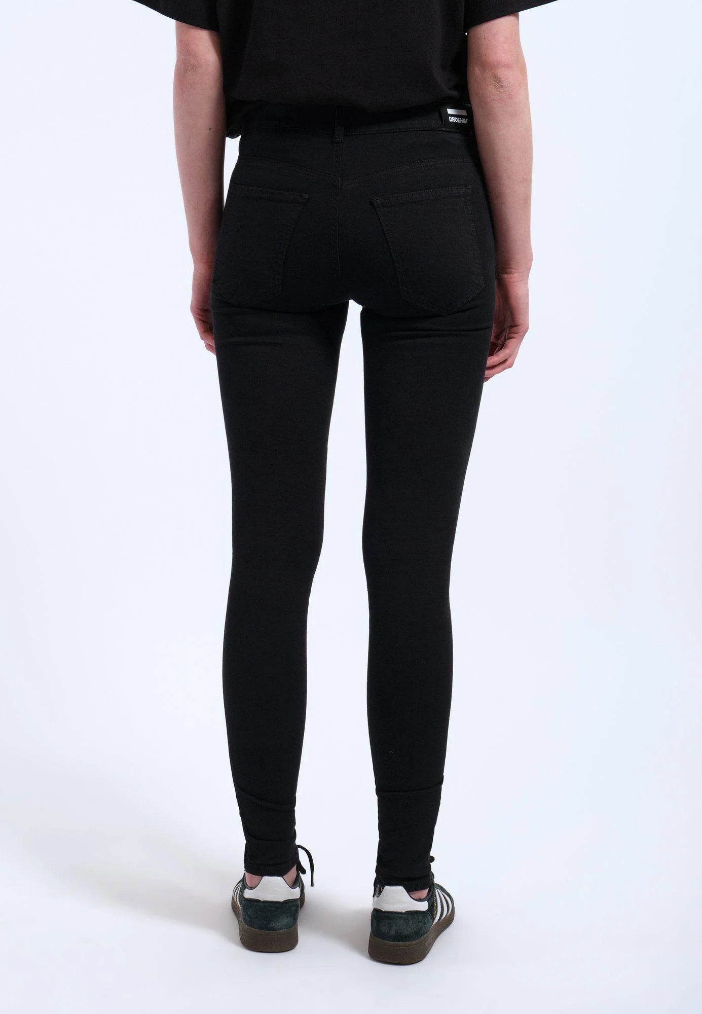 Bei PICK UP in Düsseldorf findest Du Dr. Denim, Lexy, Black  und viel mehr von Dr. Denim