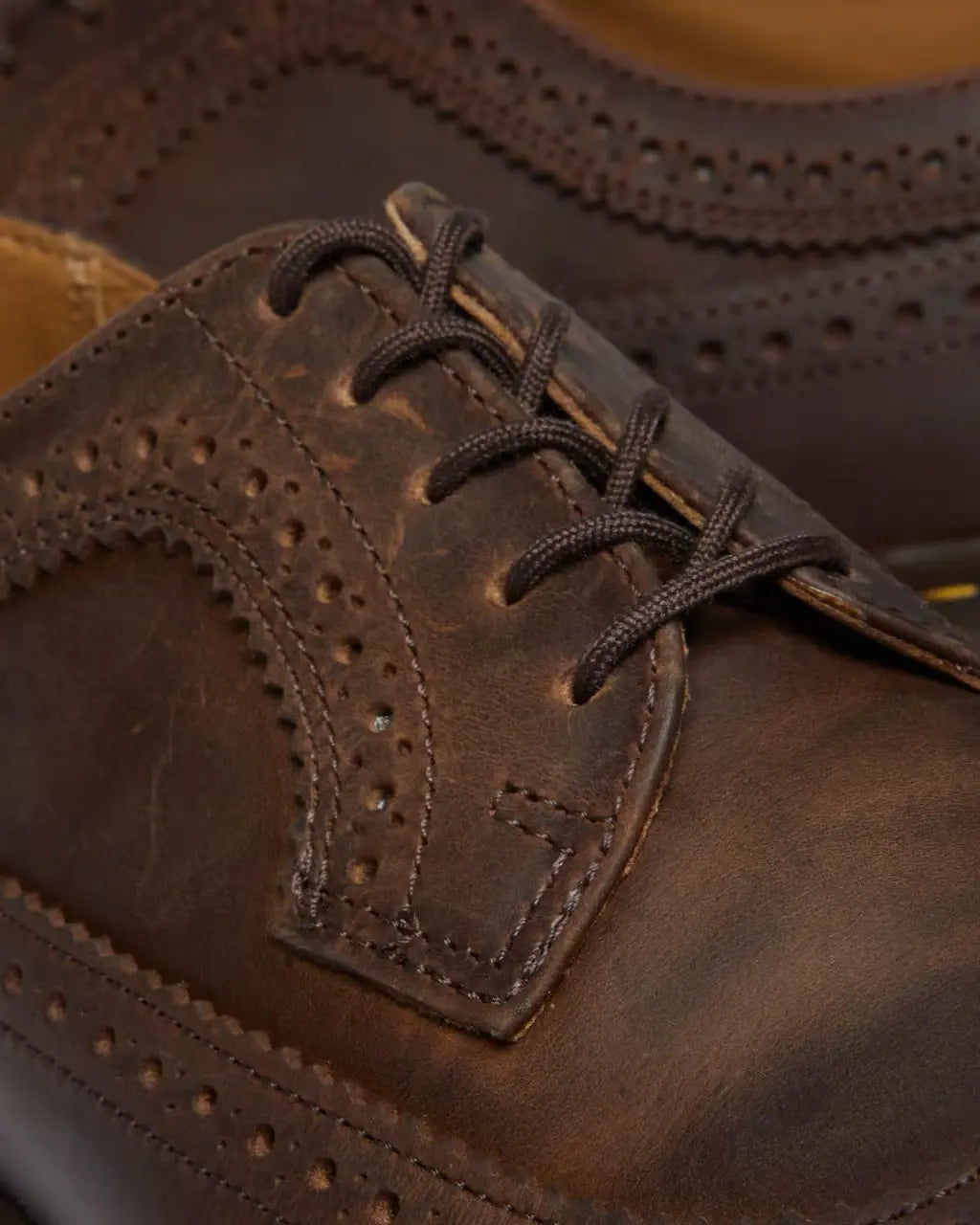 Bei PICK UP in Düsseldorf findest Du Dr. Martens, 3989 Brown Rugged Crazy Horse  und viel mehr von Dr. Martens