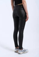 Bei PICK UP in Düsseldorf findest Du Dr. Denim, Lexy, Black Metal  und viel mehr von Dr. Denim