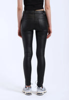 Bei PICK UP in Düsseldorf findest Du Dr. Denim, Lexy, Black Metal  und viel mehr von Dr. Denim