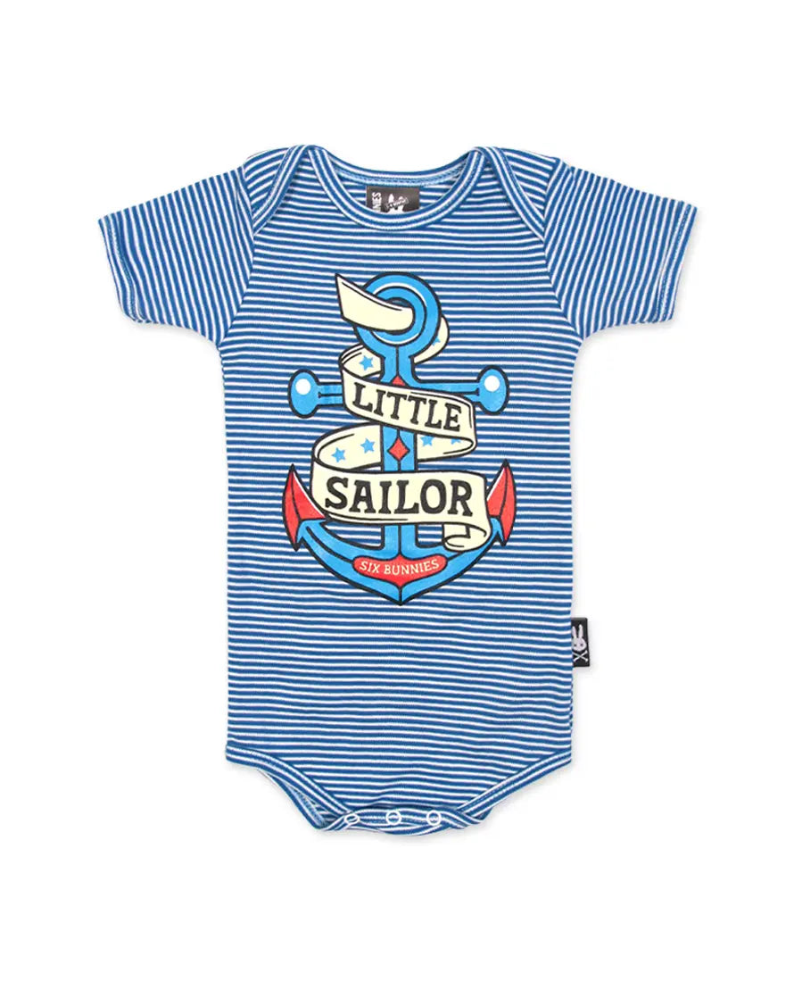 Bei PICK UP in Düsseldorf findest Du Babybody, Little Sailor und viel mehr von Six Bunnies