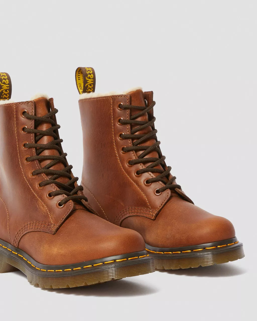 Bei PICK UP in Düsseldorf findest Du Dr. Martens, 1460 Serena Butterscotch Orleans  und viel mehr von Dr. Martens