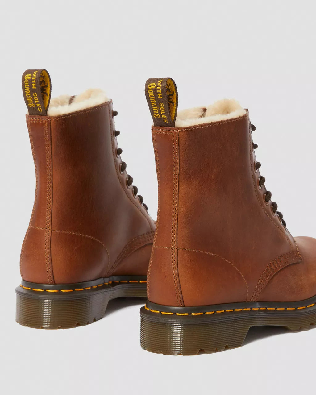 Bei PICK UP in Düsseldorf findest Du Dr. Martens, 1460 Serena Butterscotch Orleans  und viel mehr von Dr. Martens