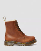 Bei PICK UP in Düsseldorf findest Du Dr. Martens, 1460 Serena Butterscotch Orleans  und viel mehr von Dr. Martens