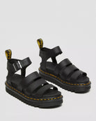 Bei PICK UP in Düsseldorf findest Du Dr. Martens, Blaire Black Athena  und viel mehr von Dr. Martens