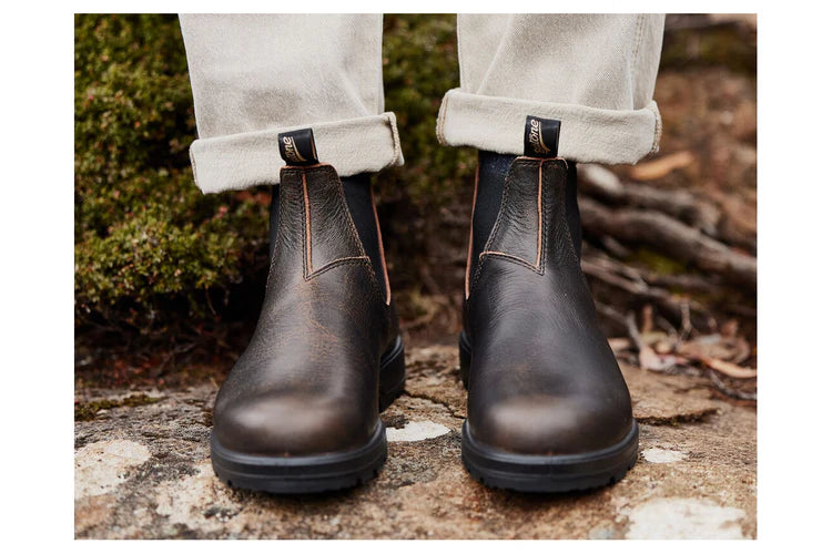 Bei PICK UP in Düsseldorf findest Du Blundstone, #2440, Vintage Brown  und viel mehr von Blundstone