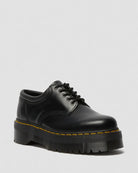 Bei PICK UP in Düsseldorf findest Du Dr. Martens, 8053 Quad Black Polished Smooth  und viel mehr von Dr. Martens