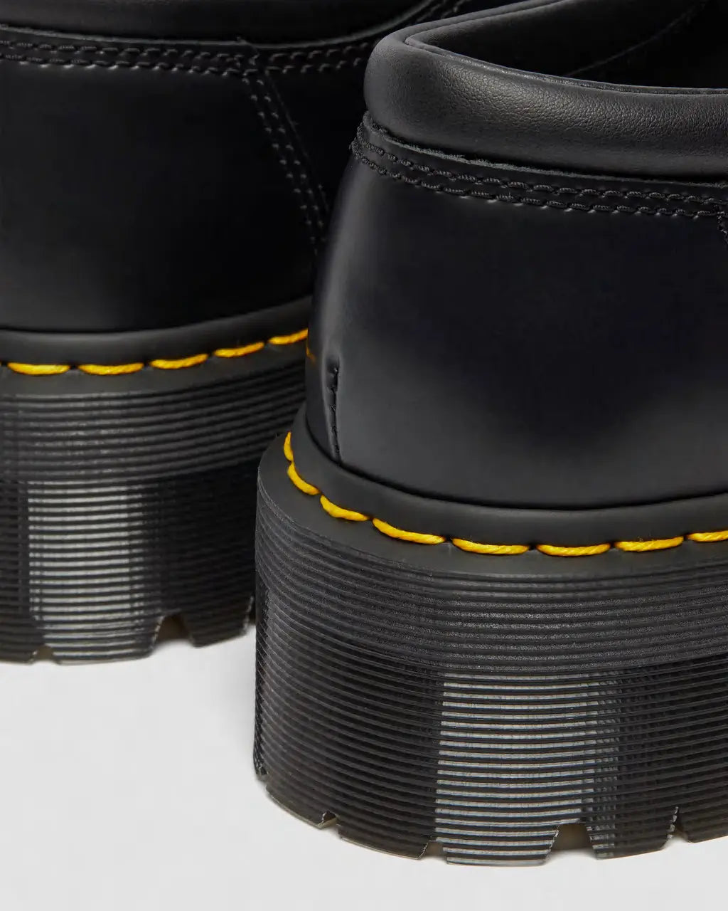 Bei PICK UP in Düsseldorf findest Du Dr. Martens, 8053 Quad Black Polished Smooth  und viel mehr von Dr. Martens