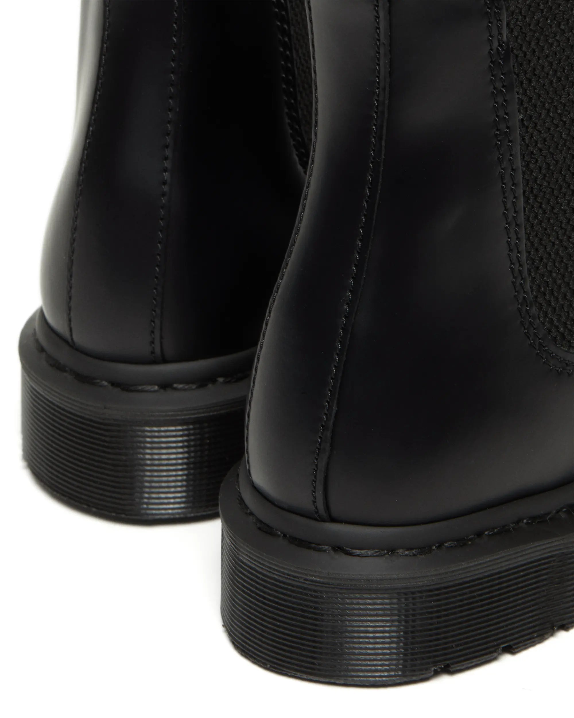 Bei PICK UP in Düsseldorf findest Du Dr. Martens, 2976 MONO Black Smooth  und viel mehr von Dr. Martens