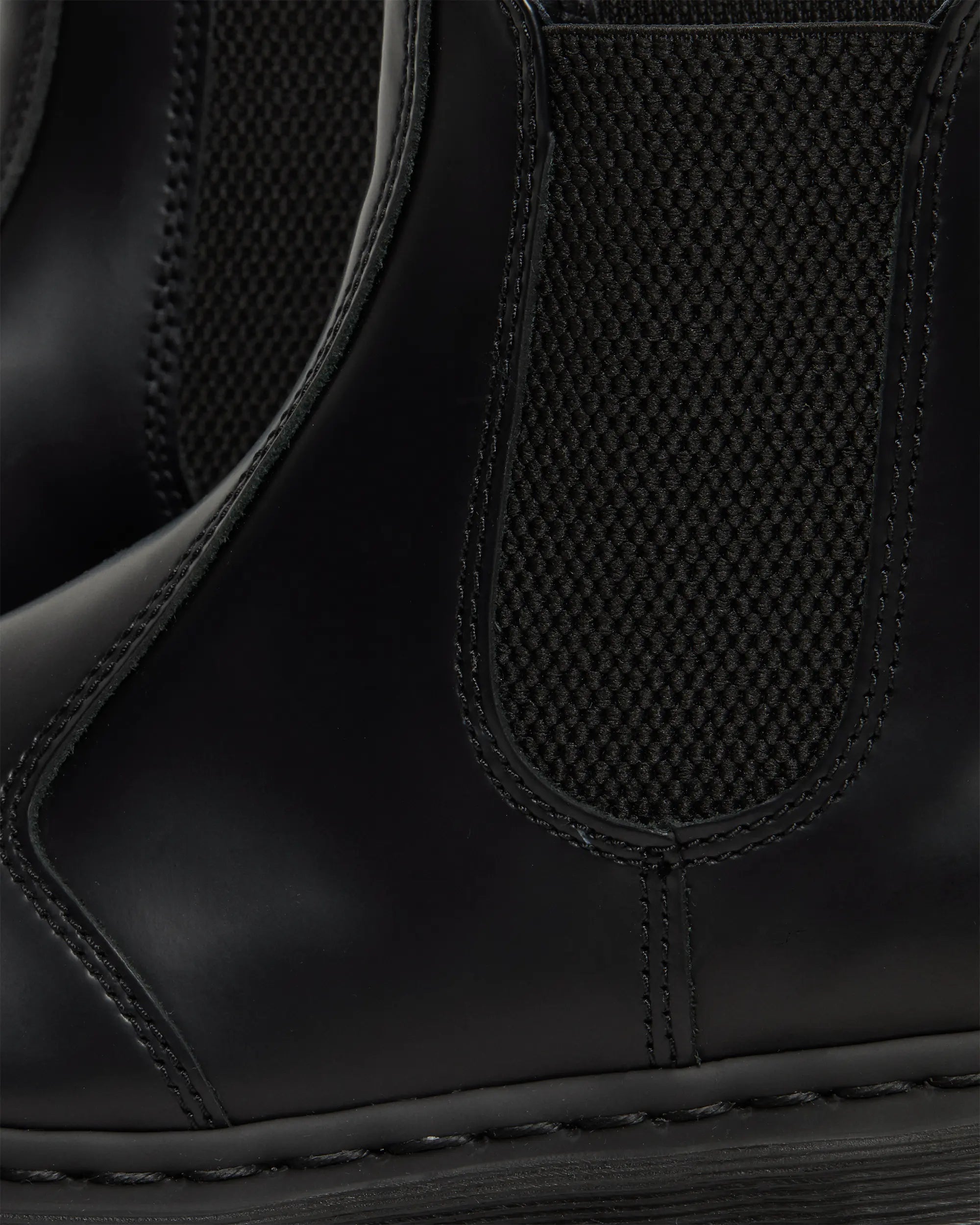 Bei PICK UP in Düsseldorf findest Du Dr. Martens, 2976 MONO Black Smooth  und viel mehr von Dr. Martens