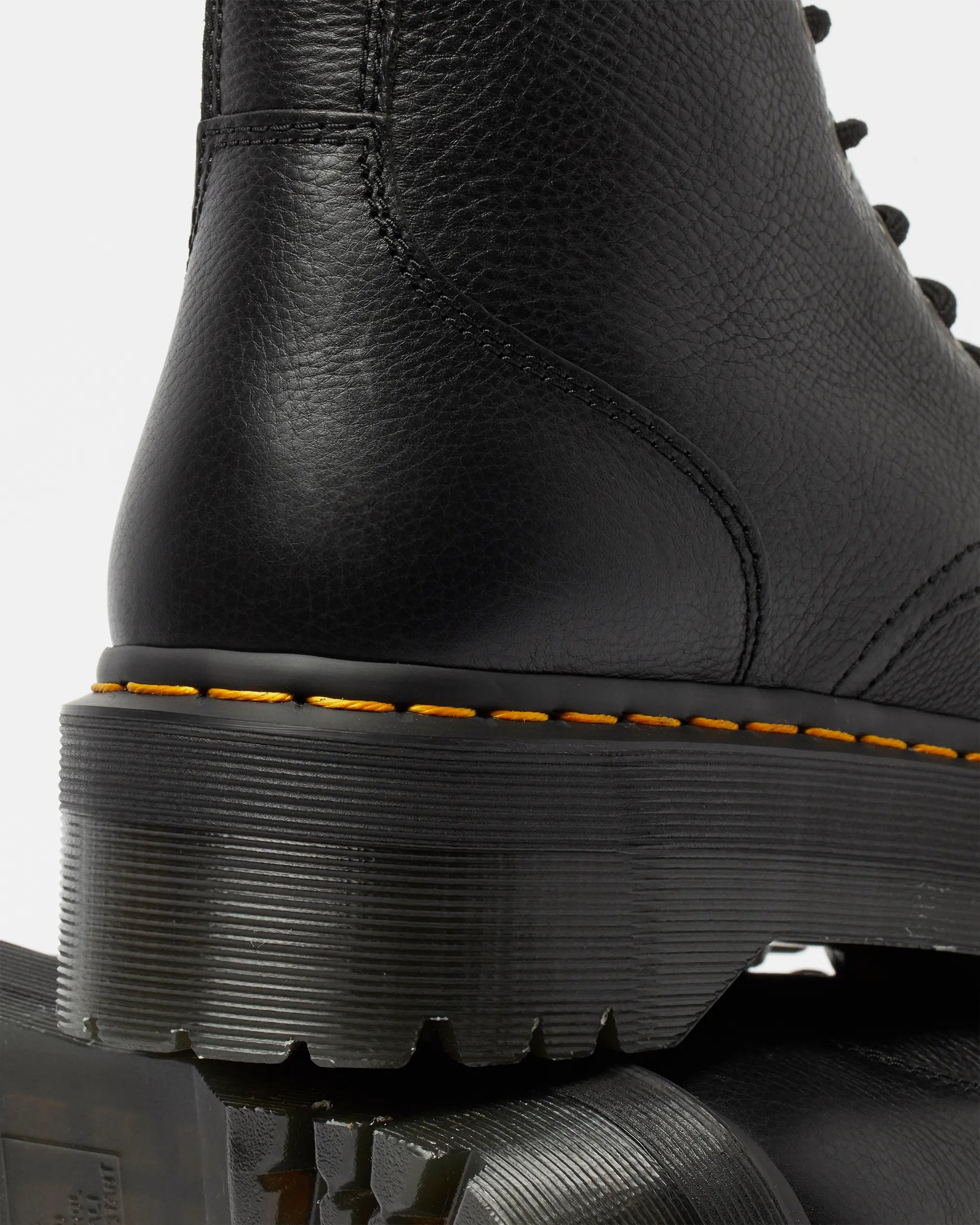 Bei PICK UP in Düsseldorf findest Du Dr. Martens, Jadon Iii Black Pisa  und viel mehr von Dr. Martens