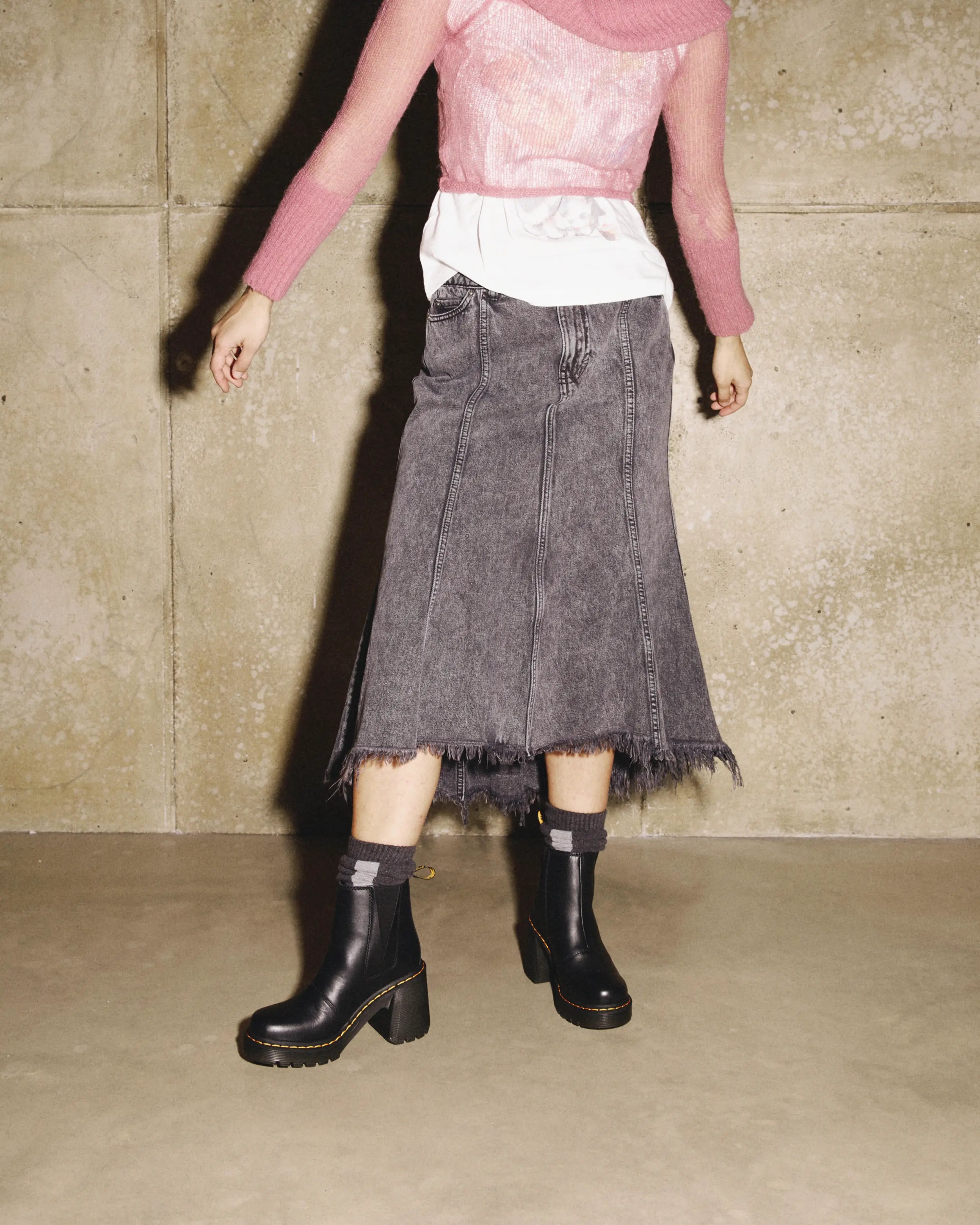 Bei PICK UP in Düsseldorf findest Du Dr. Martens, Spence Black Sendal und viel mehr von Dr. Martens