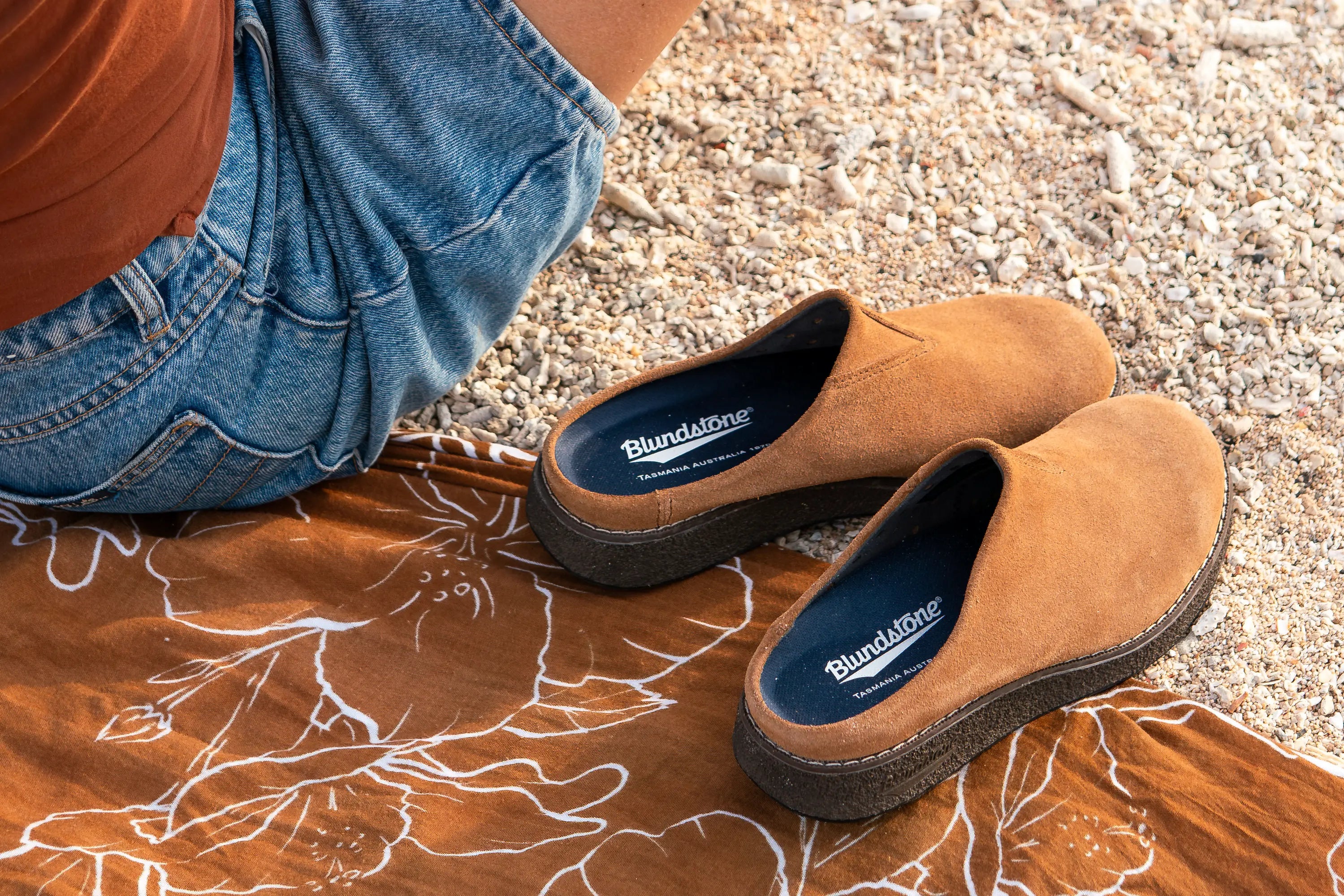 Blundstone 2686 Clog Sahara Tan Suede – Detailansicht AeroCork-Fußbett | PICK UP Düsseldorf