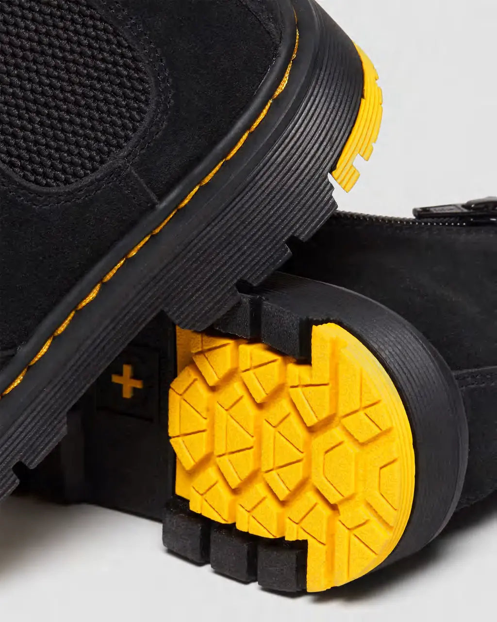 Bei PICK UP in Düsseldorf findest Du Dr. Martens, 2976 J Black Yellowstone WP und viel mehr von Dr. Martens