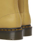 Bei PICK UP in Düsseldorf findest Du Dr. Martens, 1460 Pascal Mustard Virginia  und viel mehr von Dr. Martens