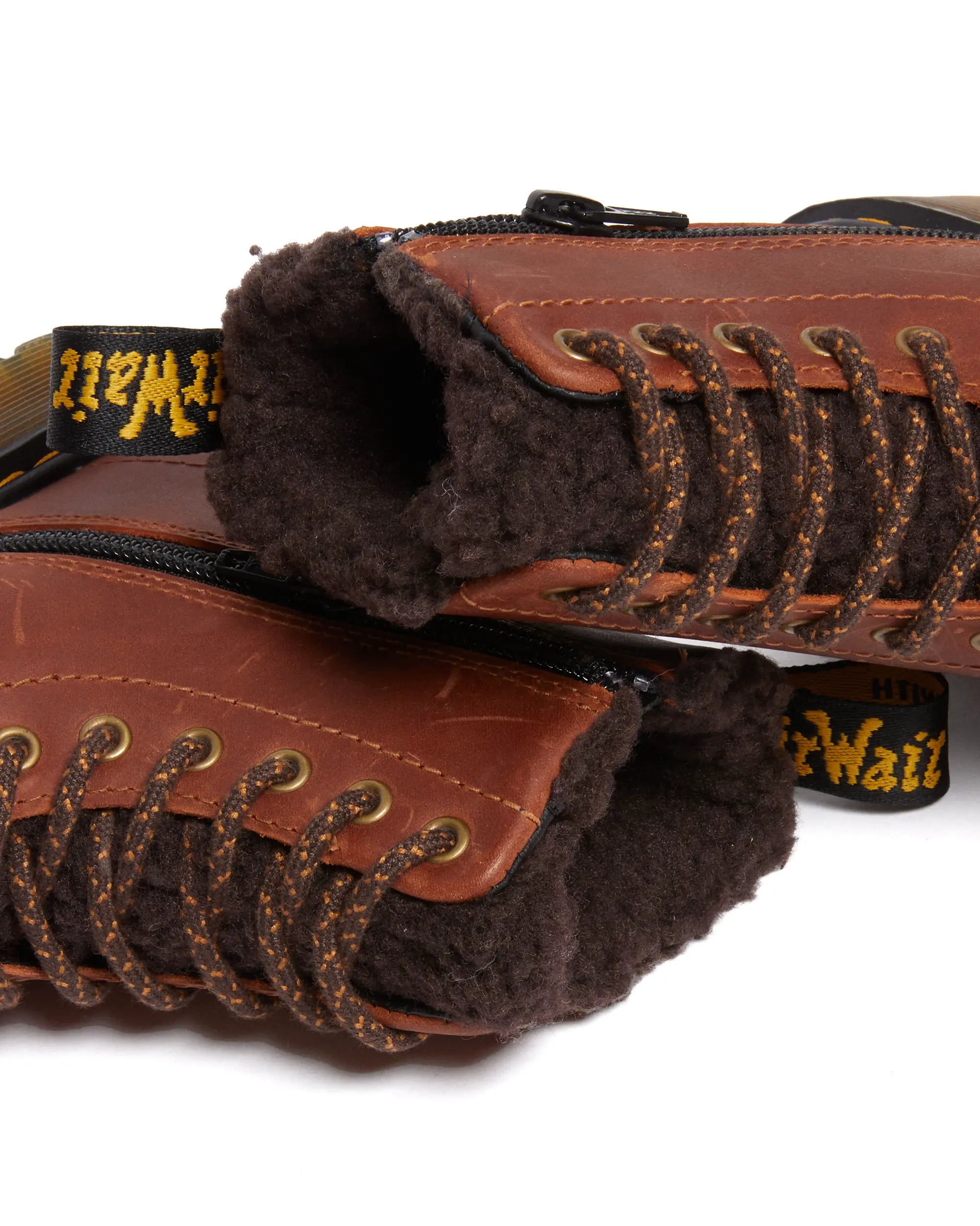 Bei PICK UP in Düsseldorf findest Du Dr. Martens, 1460 Serena J Light Brown Republic Wp und viel mehr von Dr. Martens