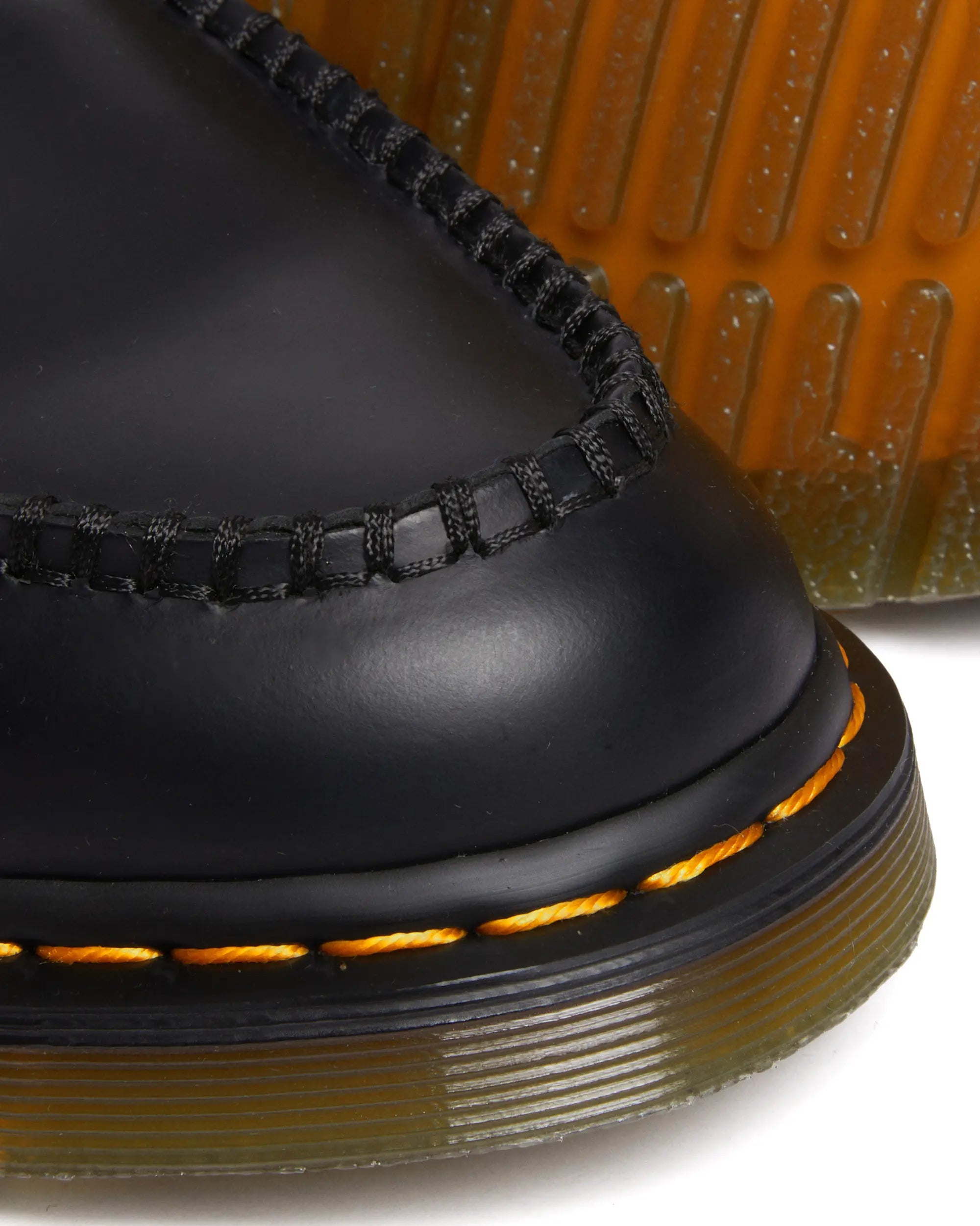 Bei PICK UP in Düsseldorf findest Du Dr. Martens, Penton Black Smooth und viel mehr von Dr. Martens