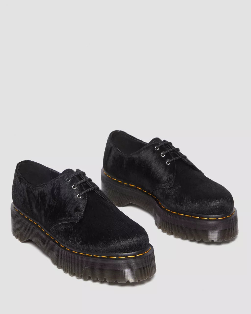 Bei PICK UP in Düsseldorf findest Du Dr. Martens, 1461 Quad Black Hair On  und viel mehr von Dr. Martens