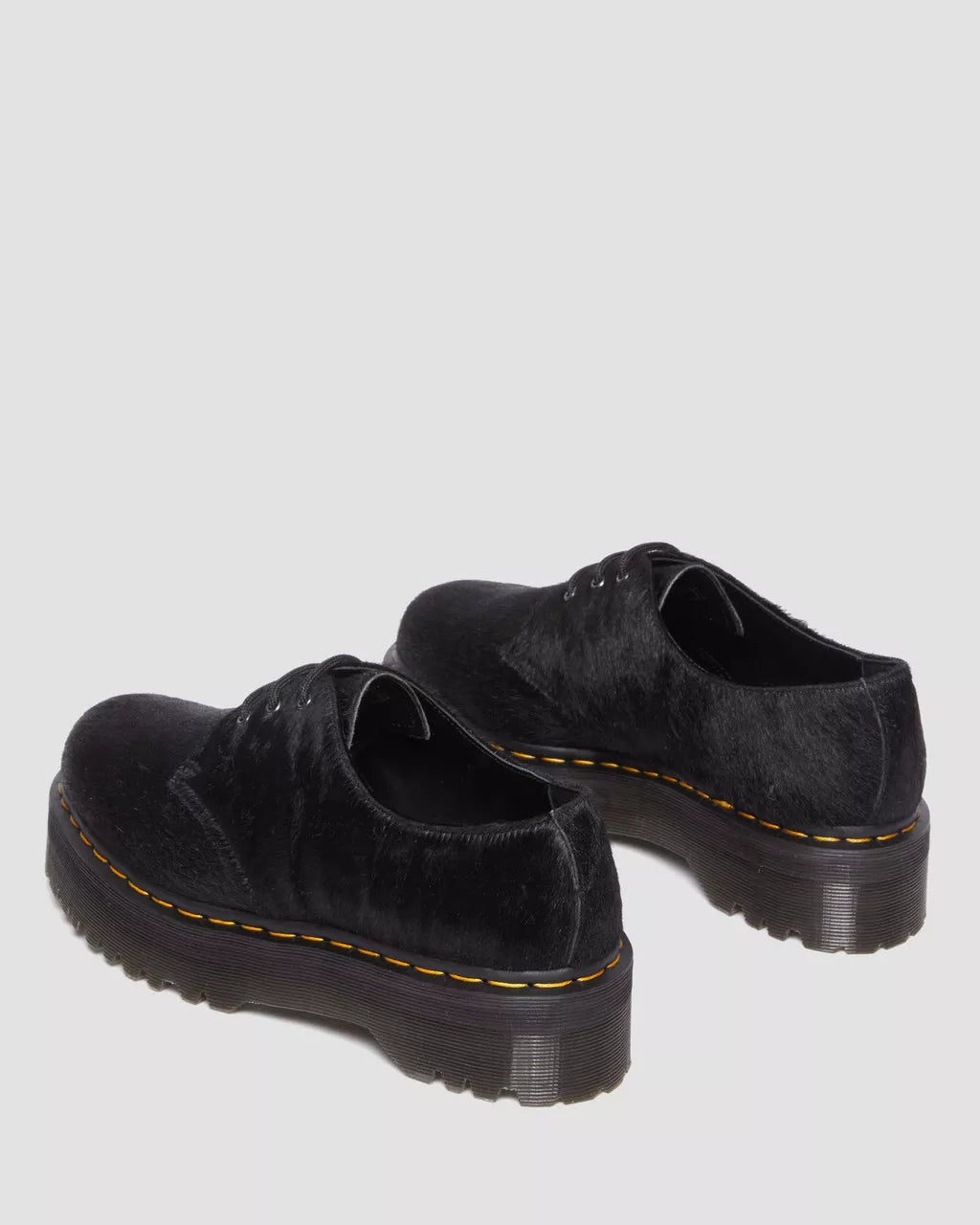 Bei PICK UP in Düsseldorf findest Du Dr. Martens, 1461 Quad Black Hair On  und viel mehr von Dr. Martens