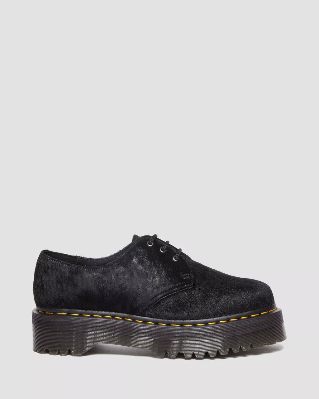 Bei PICK UP in Düsseldorf findest Du Dr. Martens, 1461 Quad Black Hair On  und viel mehr von Dr. Martens