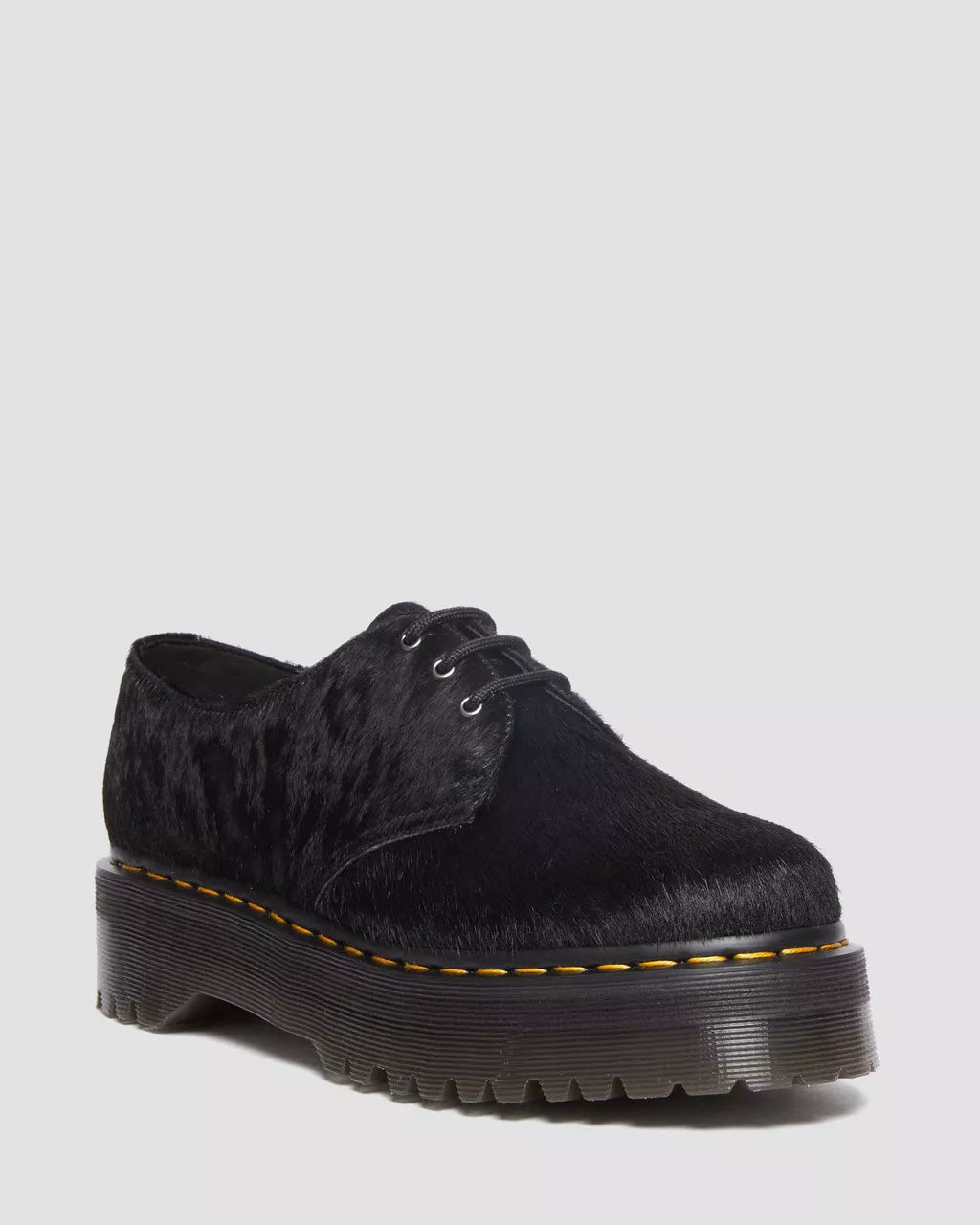 Bei PICK UP in Düsseldorf findest Du Dr. Martens, 1461 Quad Black Hair On  und viel mehr von Dr. Martens