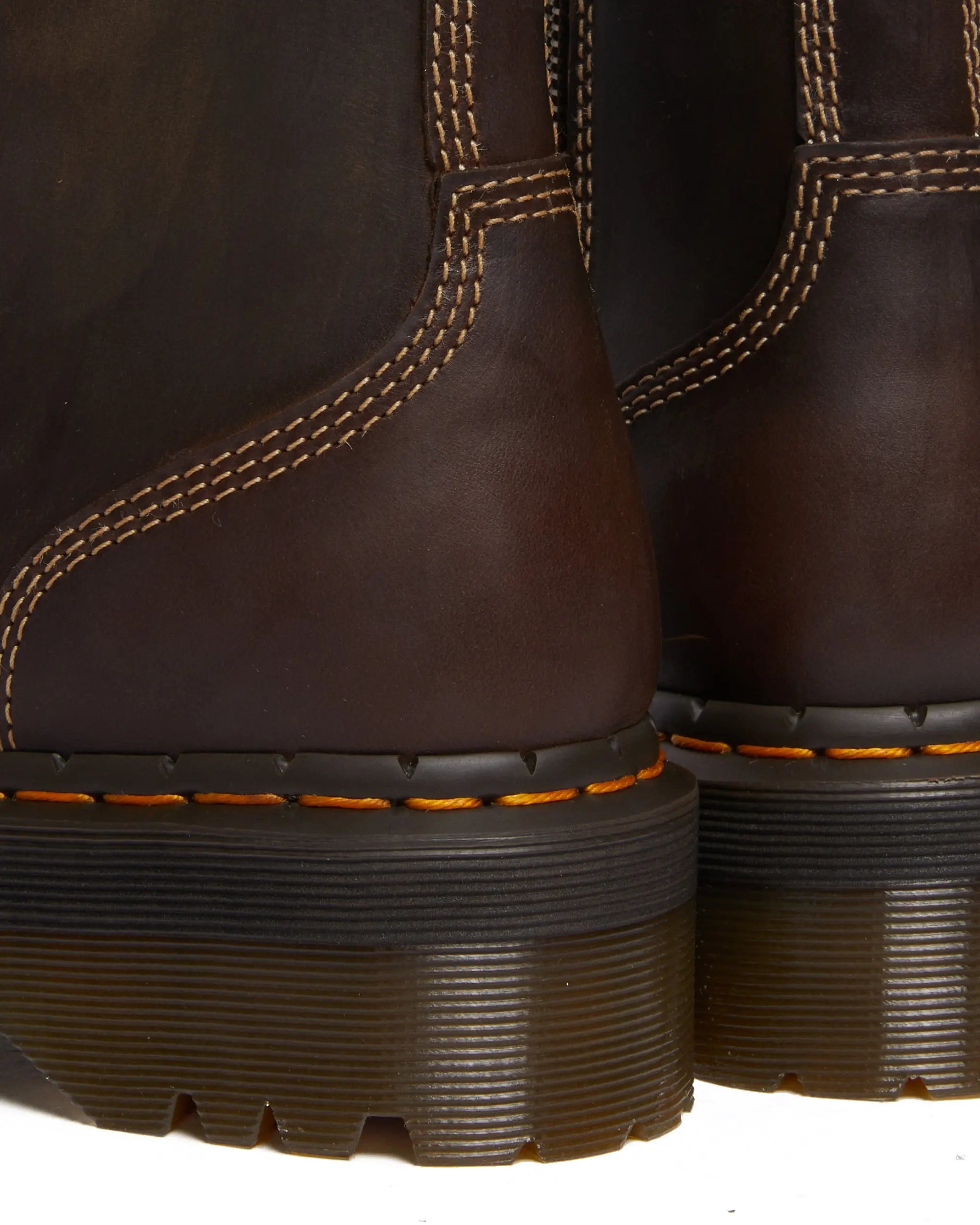 Bei PICK UP in Düsseldorf findest Du Dr. Martens, Jadon Arc Dark Brown Crazy Horse  und viel mehr von Dr. Martens