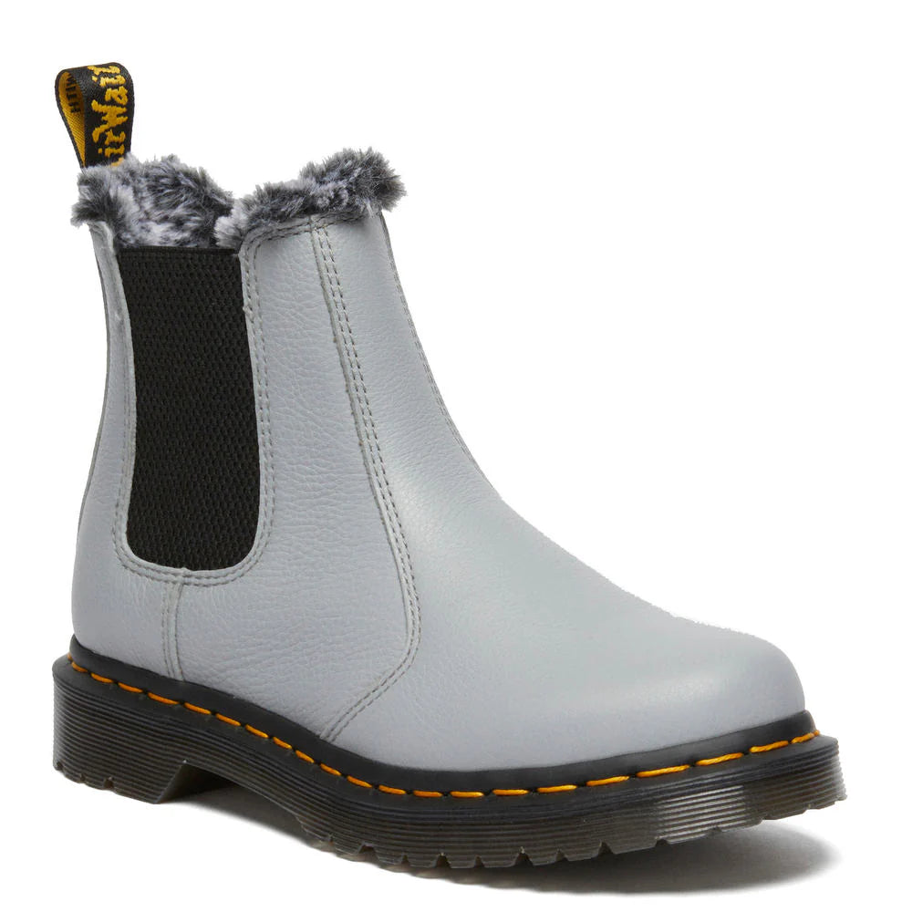 Bei PICK UP in Düsseldorf findest Du Dr. Martens, 2976 Leonore Ultimate Grey Virginia und viel mehr von Dr. Martens