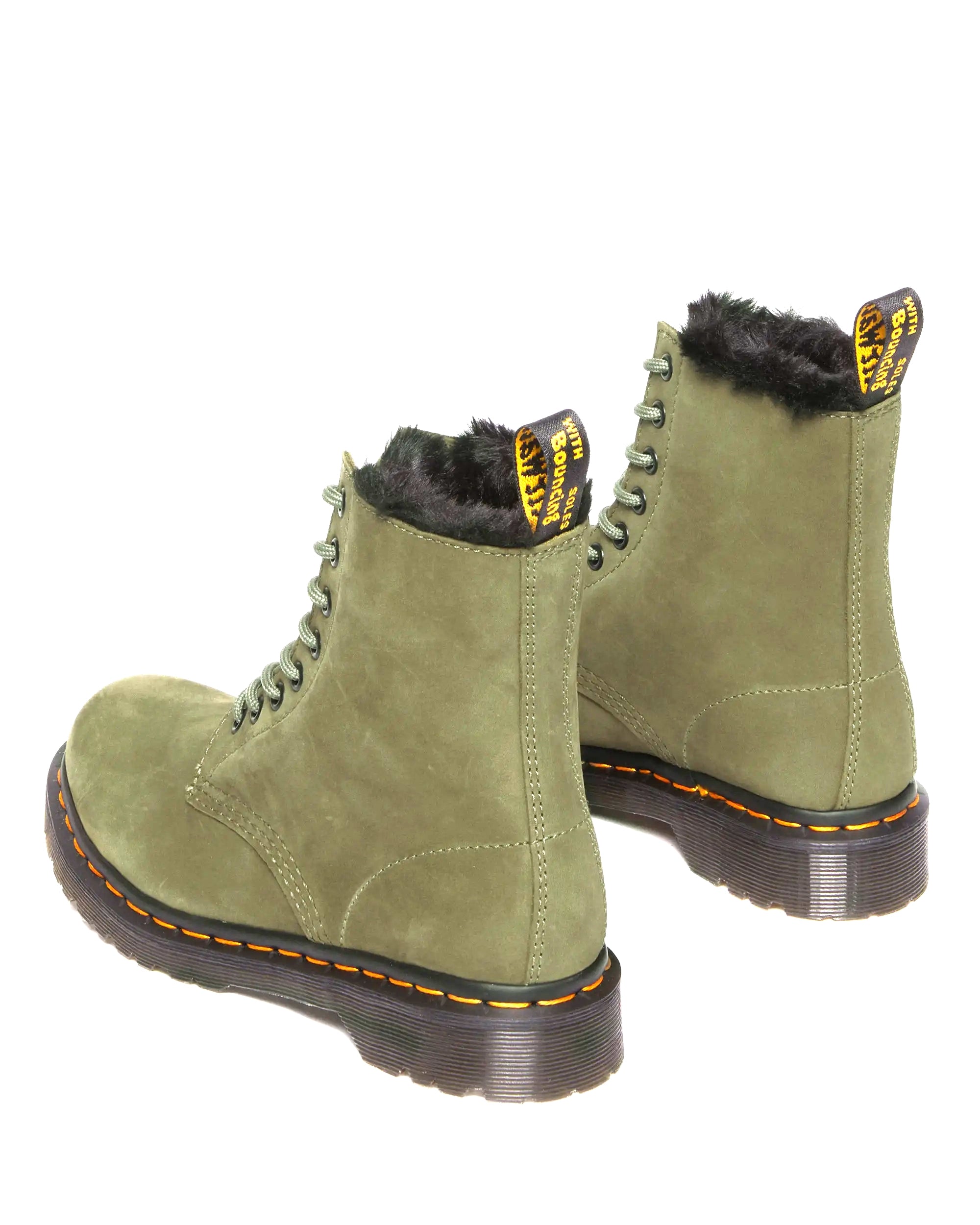 Bei PICK UP in Düsseldorf findest Du Dr. Martens, 1460 Serena Dms Olive Buffbuck  und viel mehr von Dr. Martens
