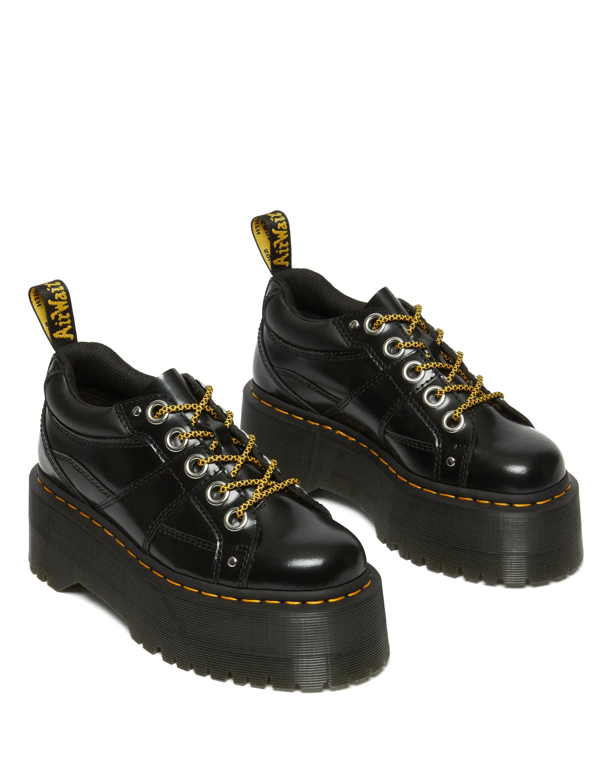 Bei PICK UP in Düsseldorf findest Du Dr. Martens, 5i Quad Max Black Buttero und viel mehr von Dr. Martens