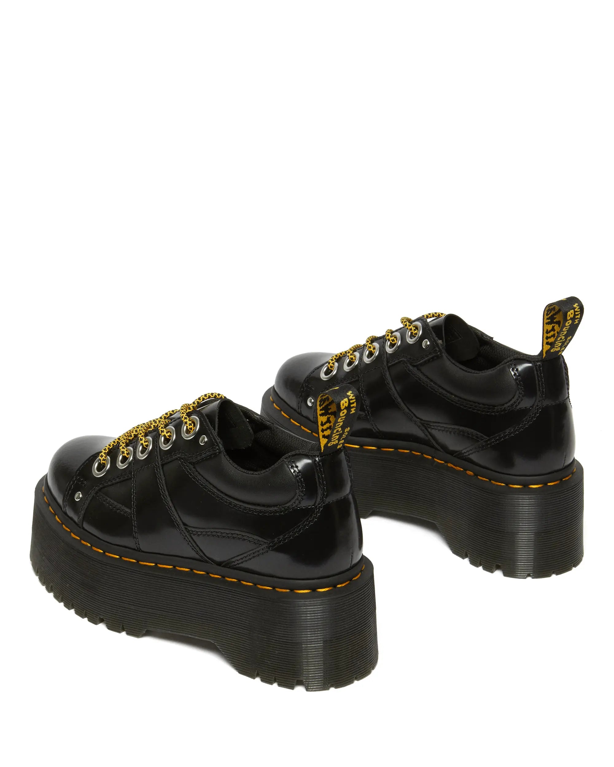 Bei PICK UP in Düsseldorf findest Du Dr. Martens, 5i Quad Max Black Buttero und viel mehr von Dr. Martens