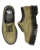 Bei PICK UP in Düsseldorf findest Du Dr. Martens, 8053 Quad  Muted Olive Tumbled Nubuck  und viel mehr von Dr. Martens