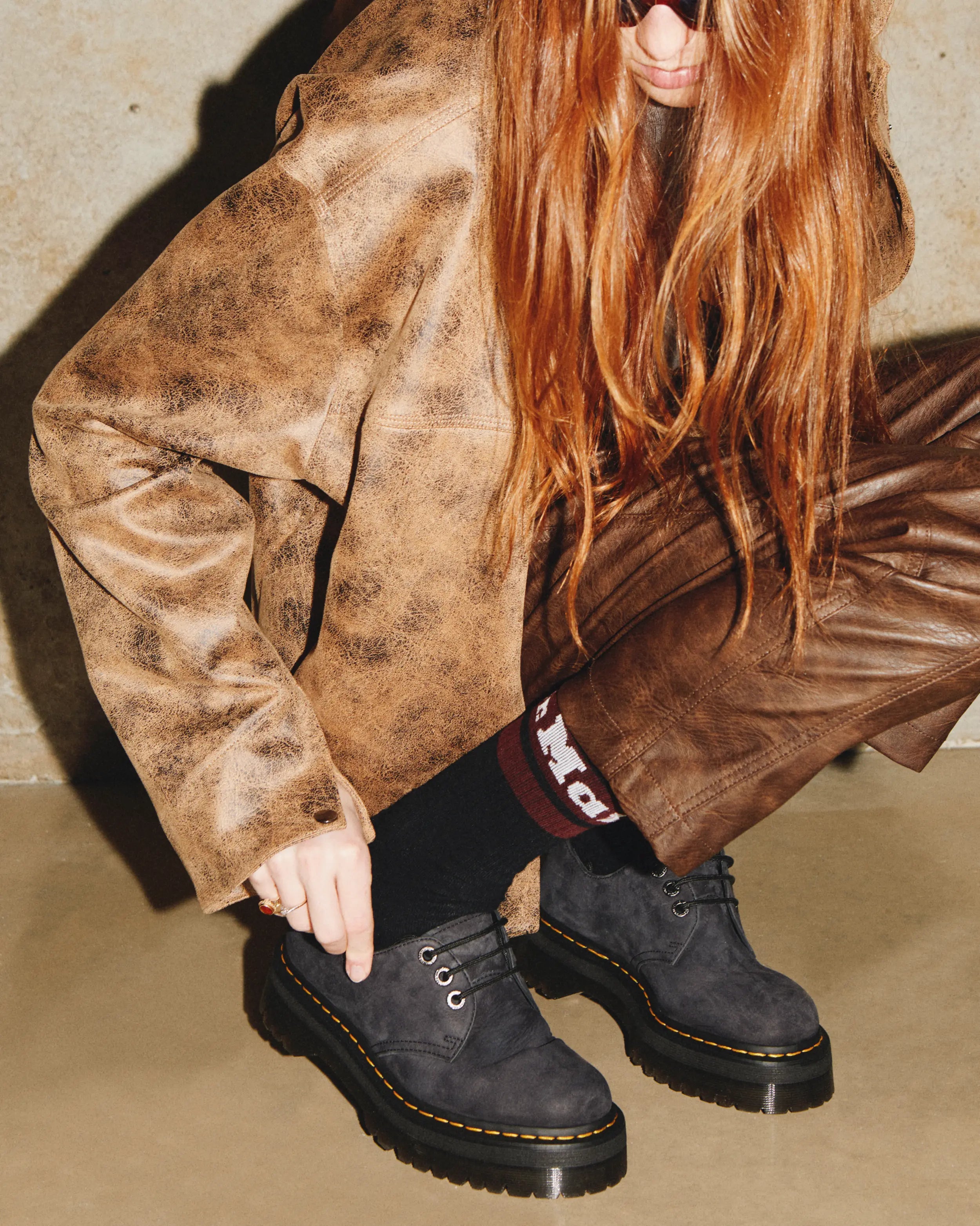 Bei PICK UP in Düsseldorf findest Du Dr. Martens, 1461 Quad Ii  Charcoal Grey Tumbled Nubuck  und viel mehr von Dr. Martens