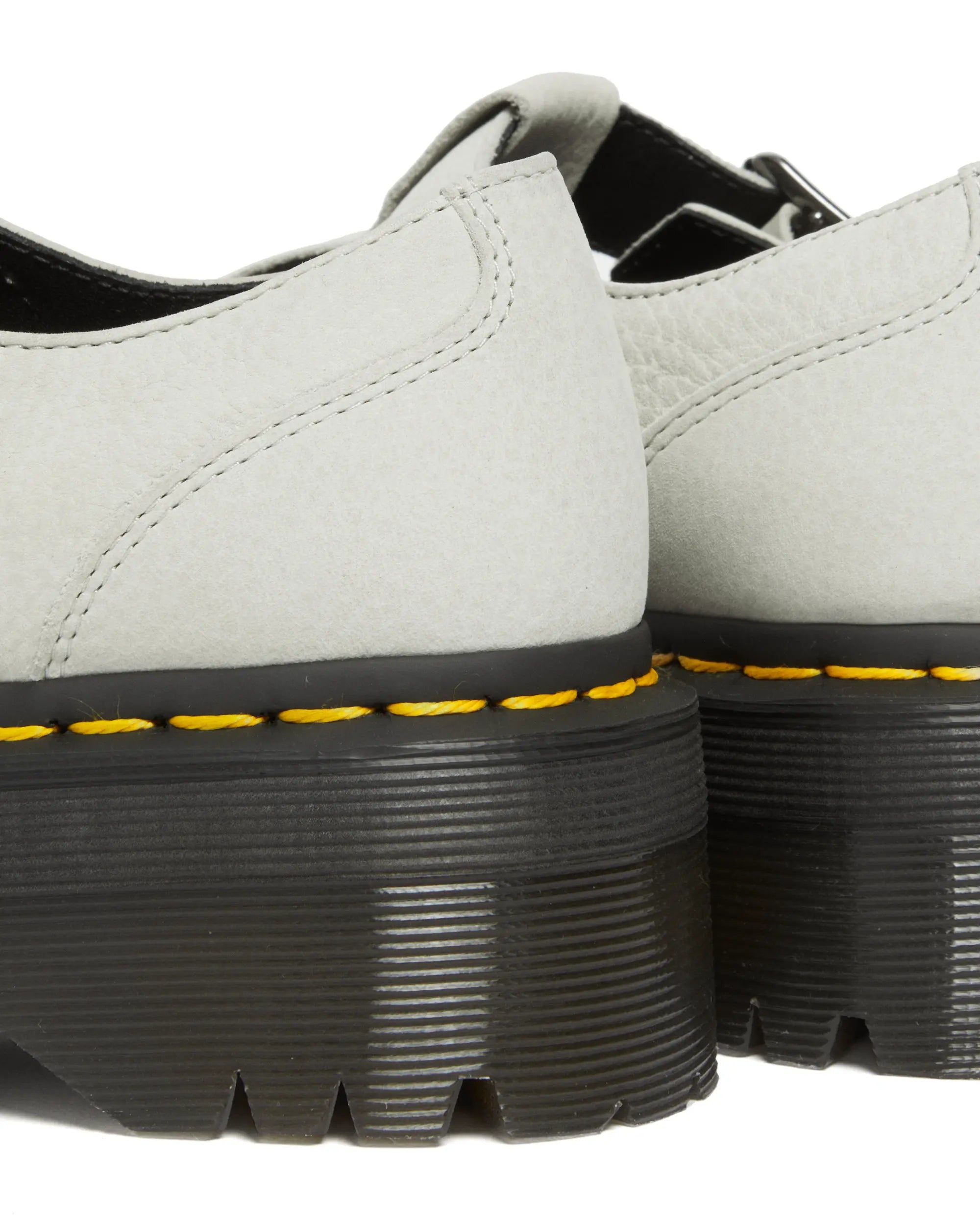 Bei PICK UP in Düsseldorf findest Du Dr. Martens, Bethan Smoked Mint Tumbled Nubuck  und viel mehr von Dr. Martens