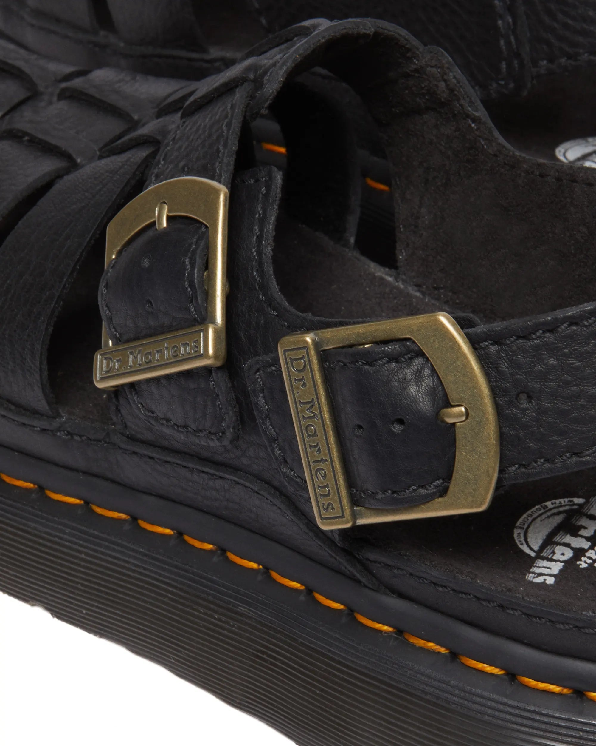 Bei PICK UP in Düsseldorf findest Du Dr. Martens, Wrenlie Black Grizzly und viel mehr von Dr. Martens