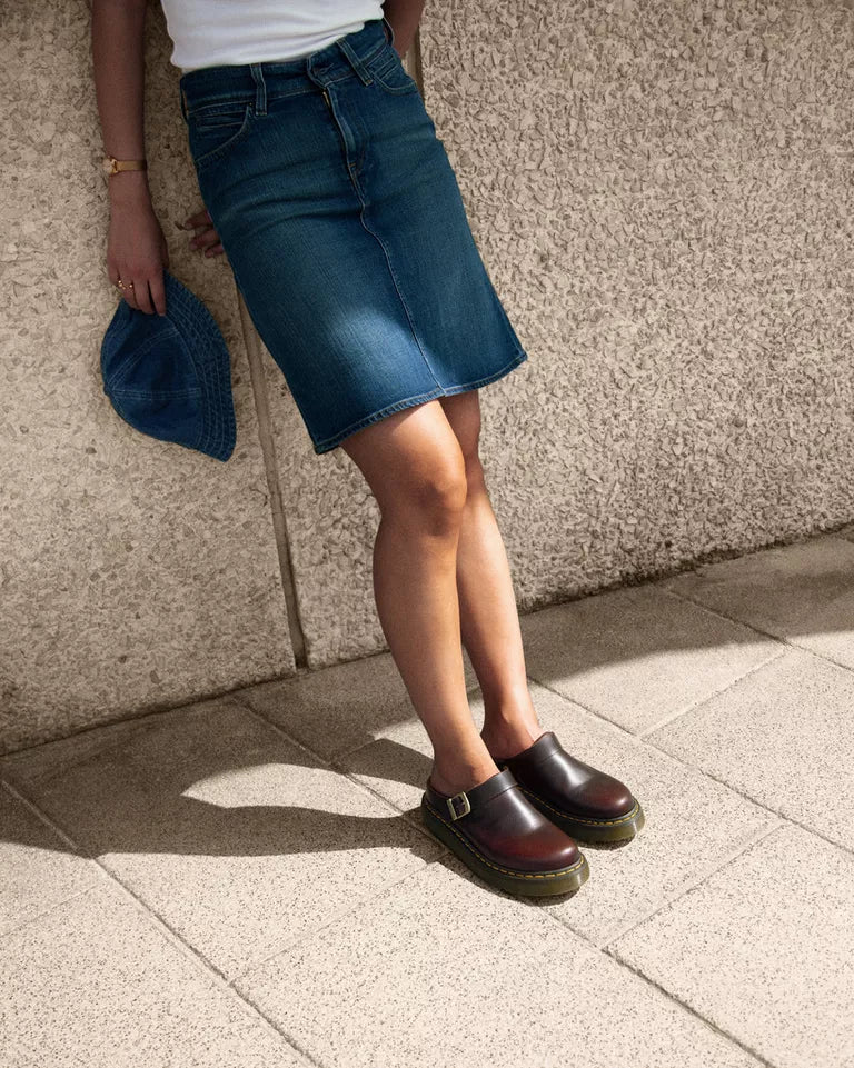 Bei PICK UP in Düsseldorf findest Du Dr. Martens, Laketen Charro Atlas und viel mehr von Dr. Martens