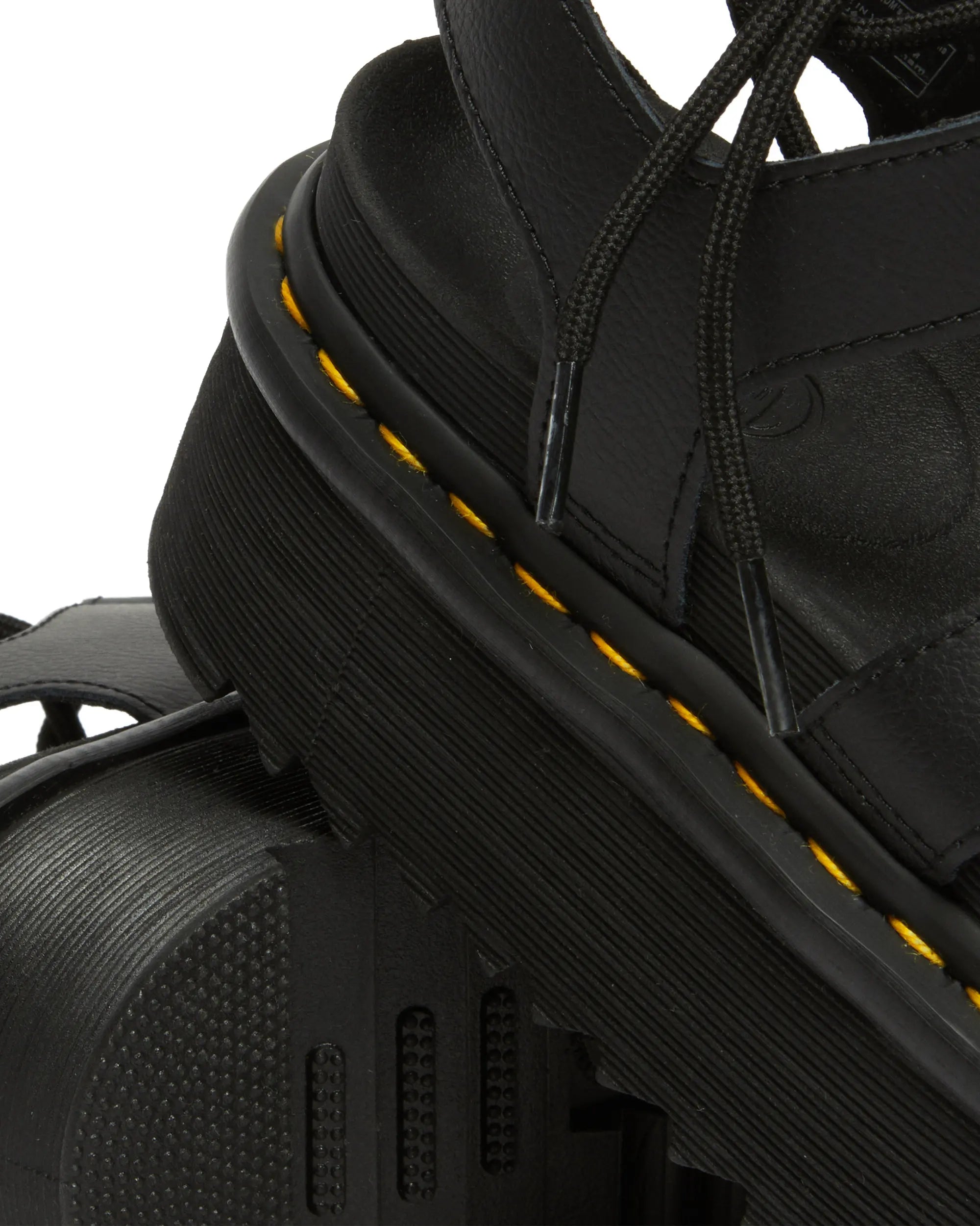 Bei PICK UP in Düsseldorf findest Du Dr. Martens, Nartilla Xl Black Athena und viel mehr von Dr. Martens