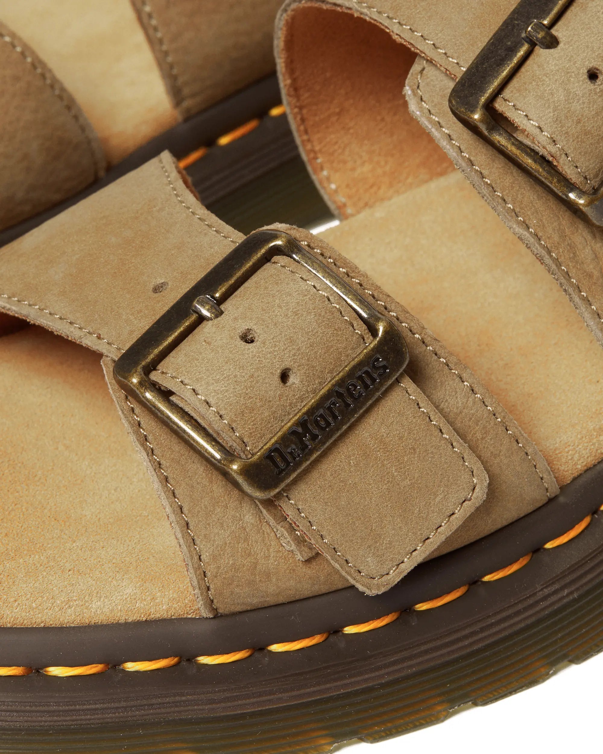 Bei PICK UP in Düsseldorf findest Du Dr. Martens, Josef Savannah Tan Tumbled Nubuck und viel mehr von Dr. Martens