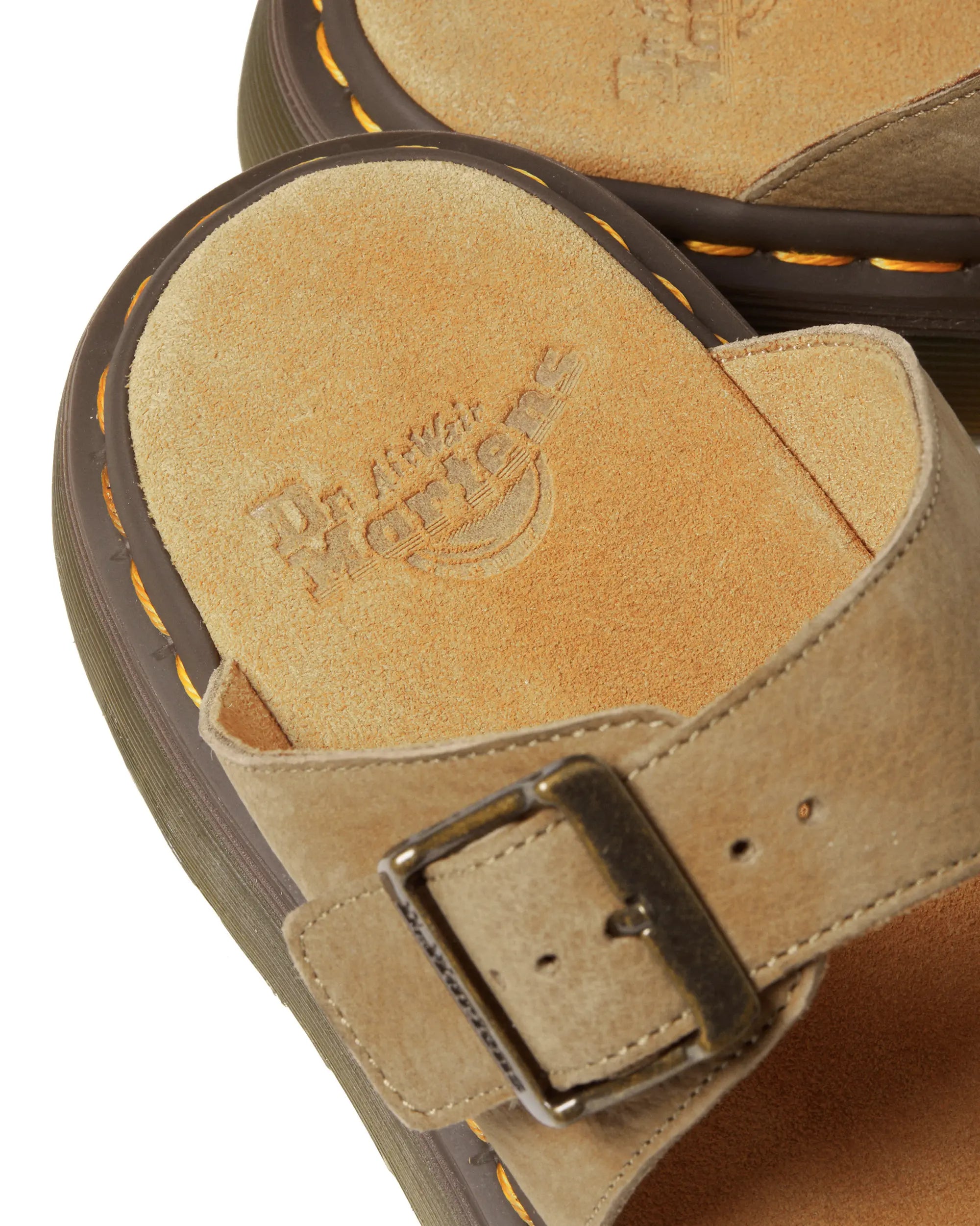 Bei PICK UP in Düsseldorf findest Du Dr. Martens, Josef Savannah Tan Tumbled Nubuck und viel mehr von Dr. Martens