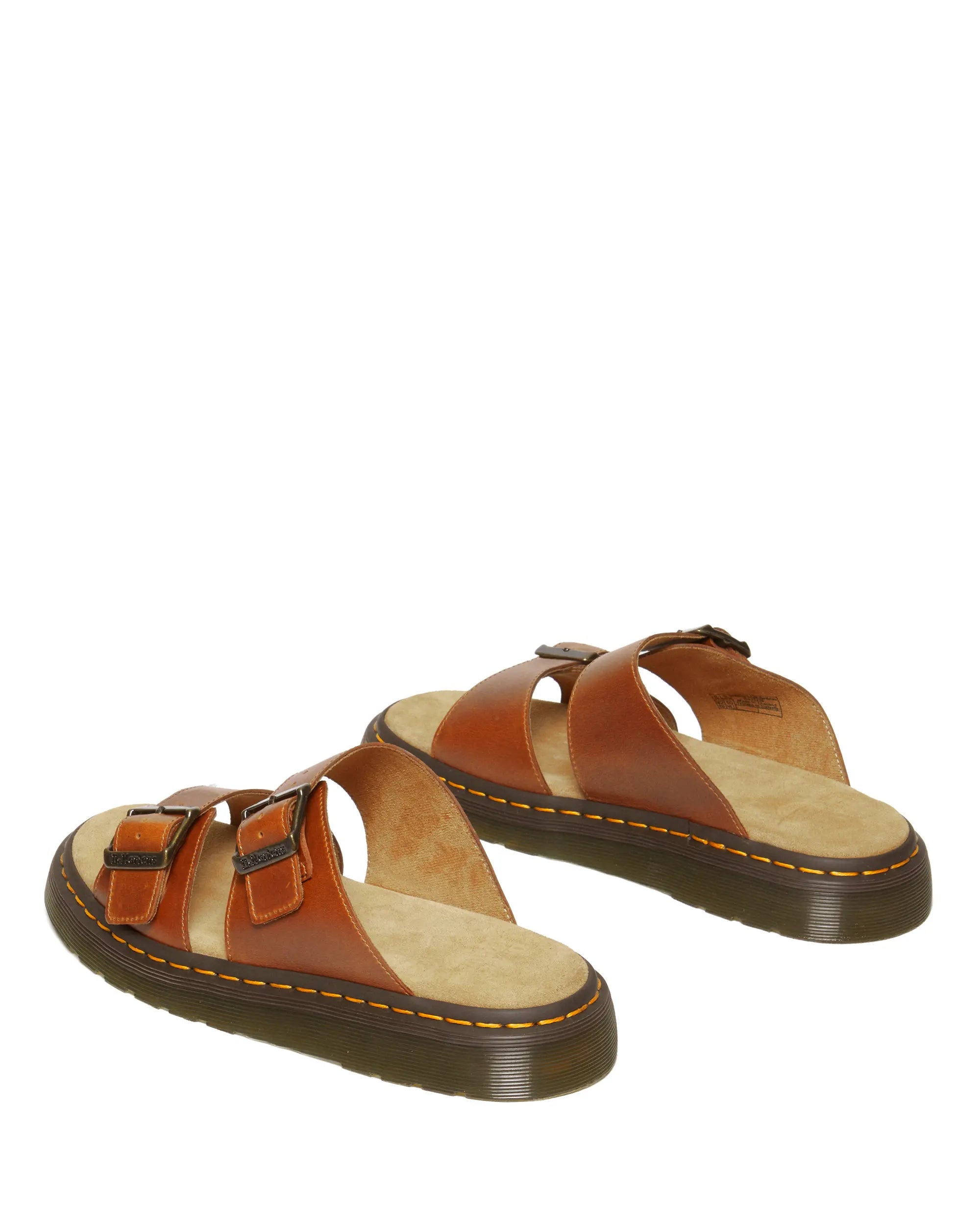 Bei PICK UP in Düsseldorf findest Du Dr. Martens, Josef Oak Analine und viel mehr von Dr. Martens