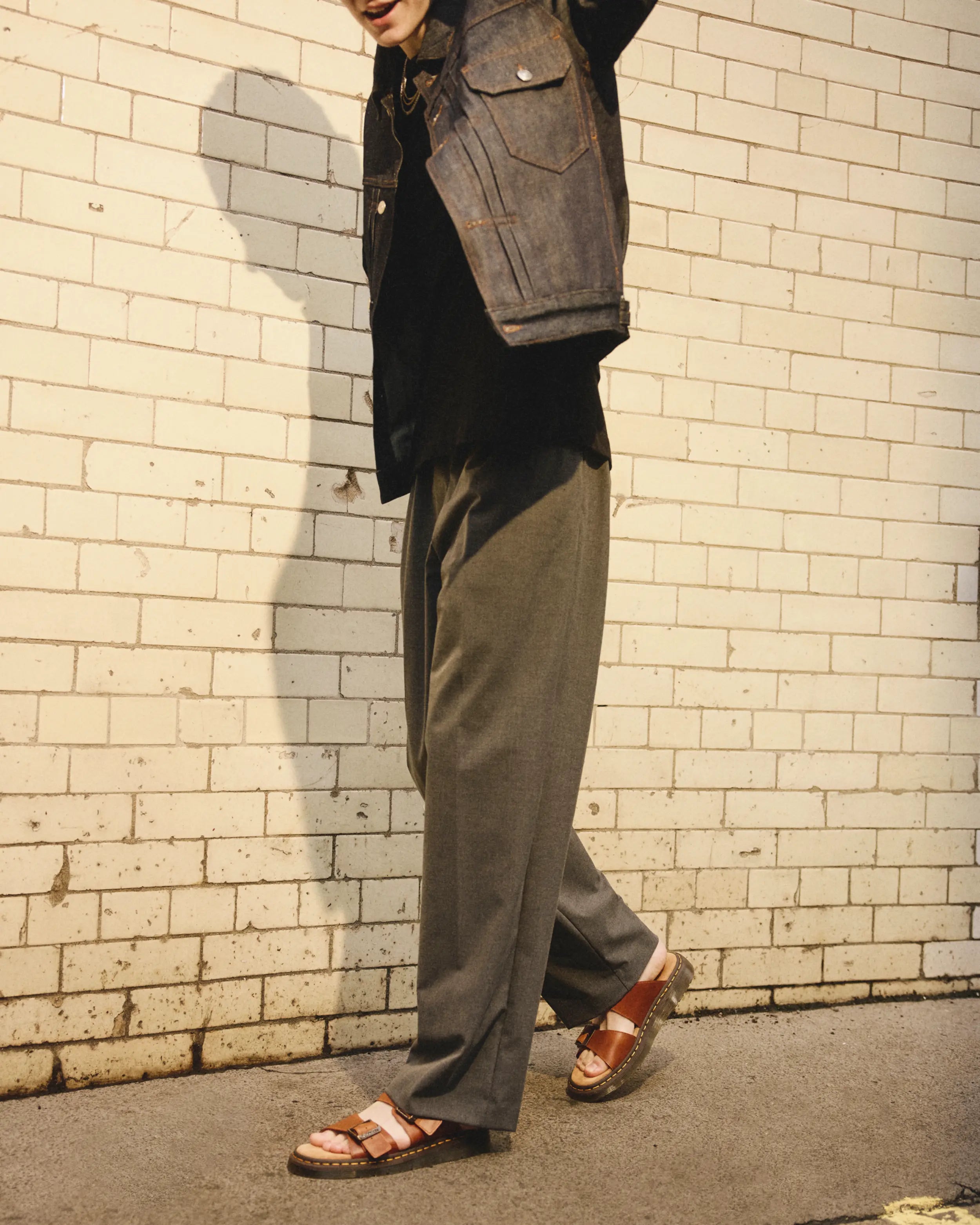 Bei PICK UP in Düsseldorf findest Du Dr. Martens, Josef Oak Analine und viel mehr von Dr. Martens