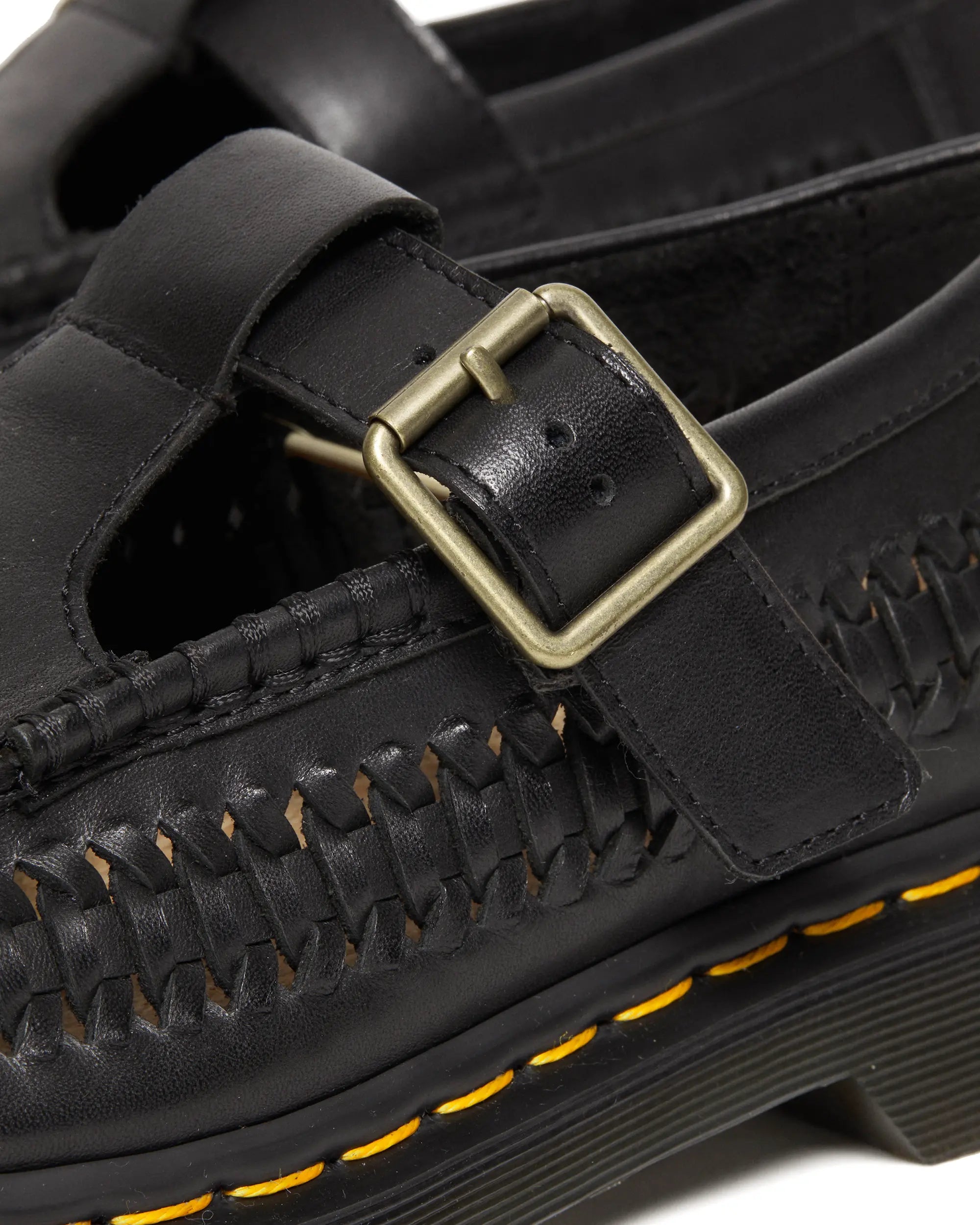 Bei PICK UP in Düsseldorf findest Du Dr. Martens, Adrian T Bar Black Classic Analine und viel mehr von Dr. Martens