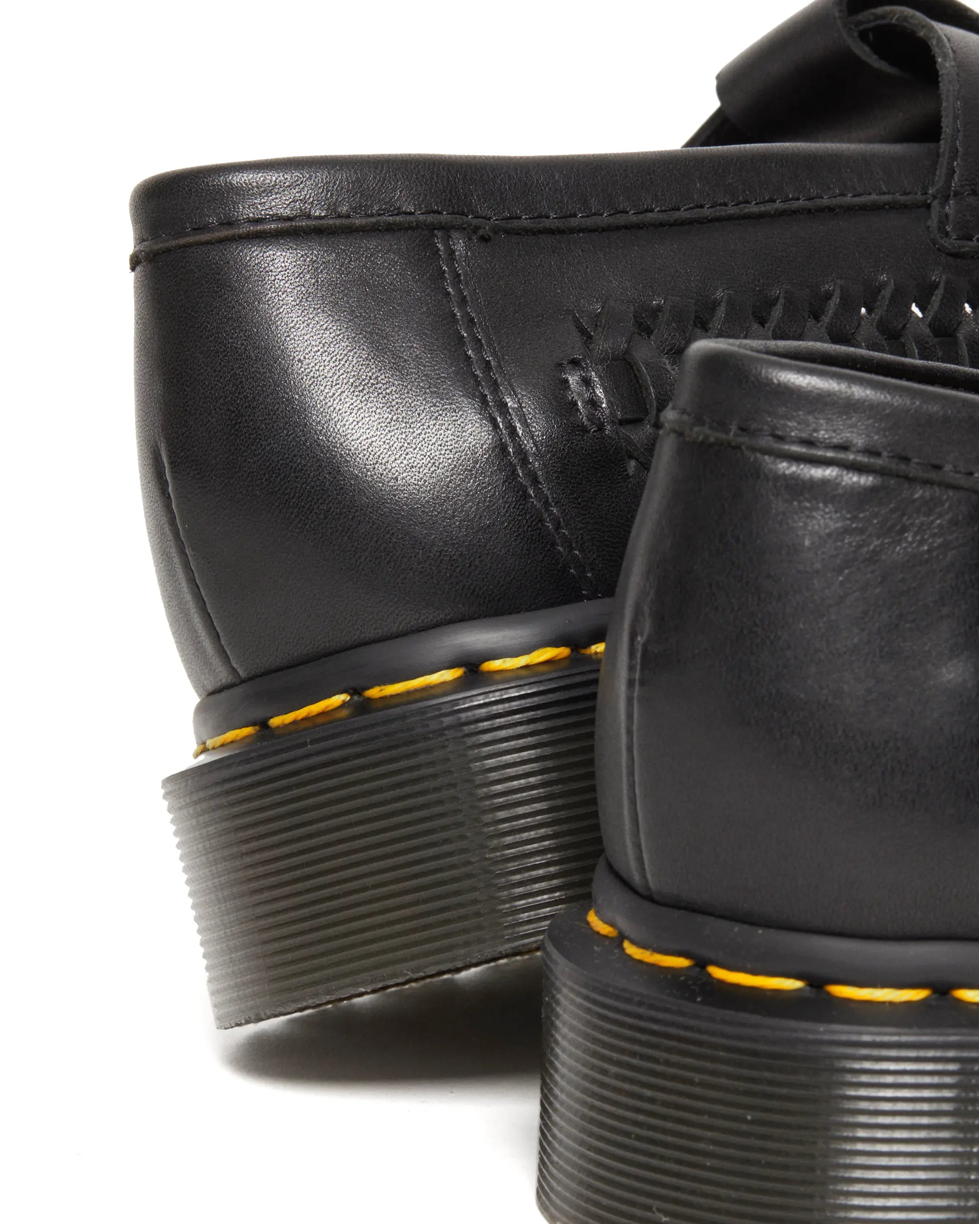 Bei PICK UP in Düsseldorf findest Du Dr. Martens, Adrian T Bar Black Classic Analine und viel mehr von Dr. Martens