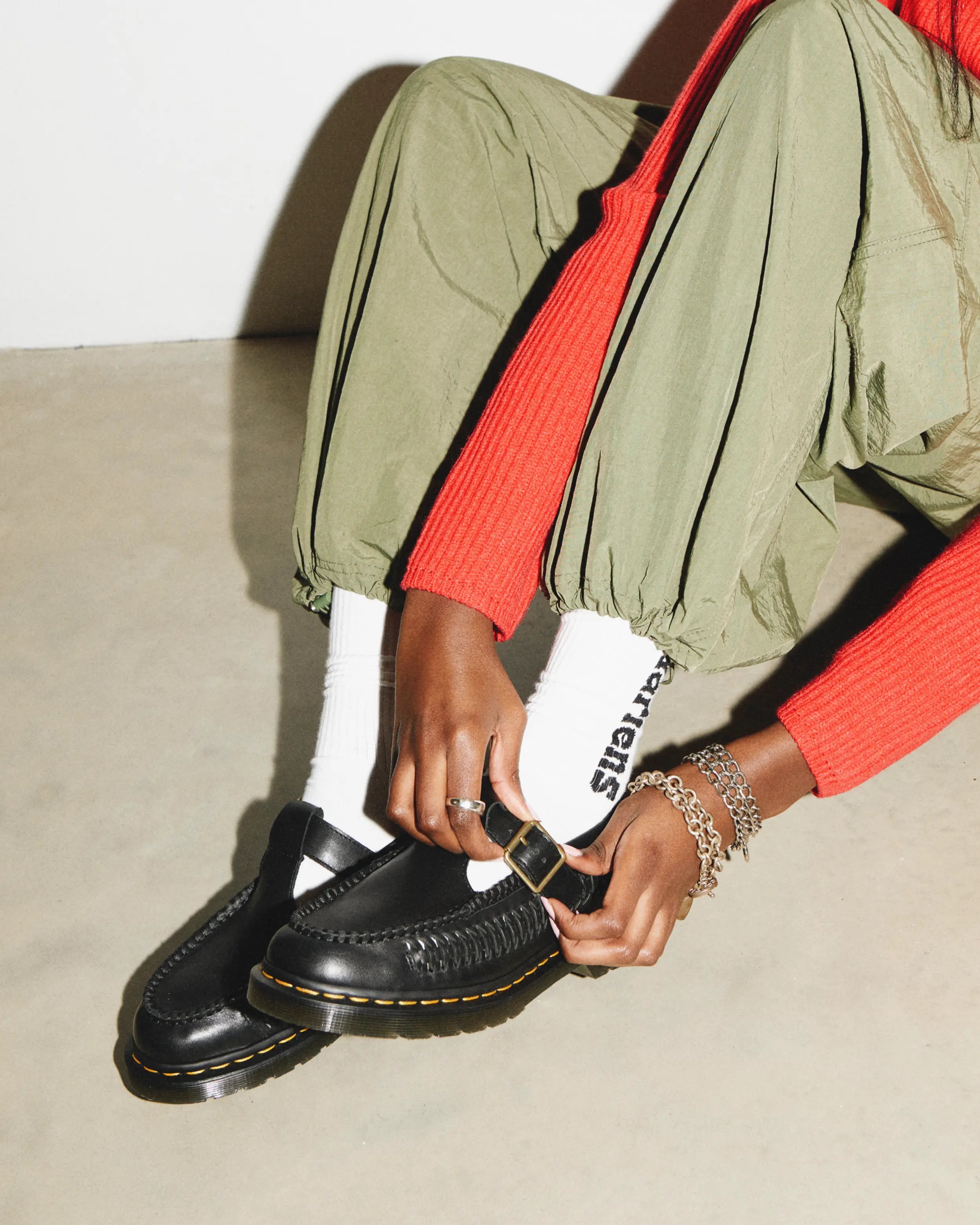 Bei PICK UP in Düsseldorf findest Du Dr. Martens, Adrian T Bar Black Classic Analine und viel mehr von Dr. Martens