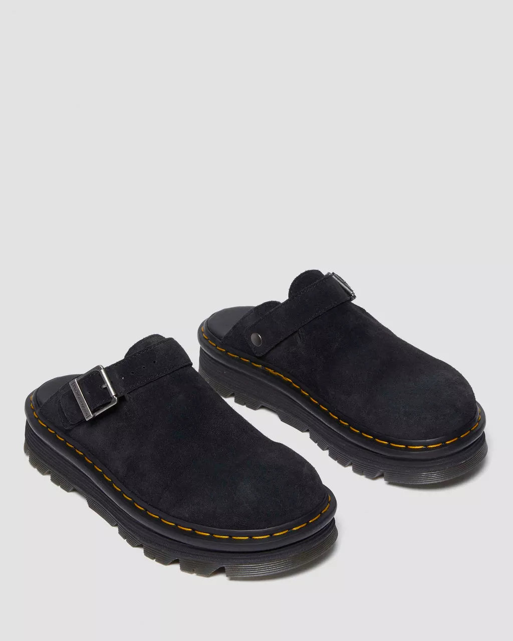 Bei PICK UP in Düsseldorf findest Du Dr. Martens, Zebzag Mule Black Eh Suede  und viel mehr von Dr. Martens