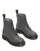 Bei PICK UP in Düsseldorf findest Du Dr. Martens, 1460 Pascal Gunmetal Virginia  und viel mehr von Dr. Martens
