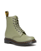 Bei PICK UP in Düsseldorf findest Du Dr. Martens, 1460 Pascal Muted Olive Virginia  und viel mehr von Dr. Martens