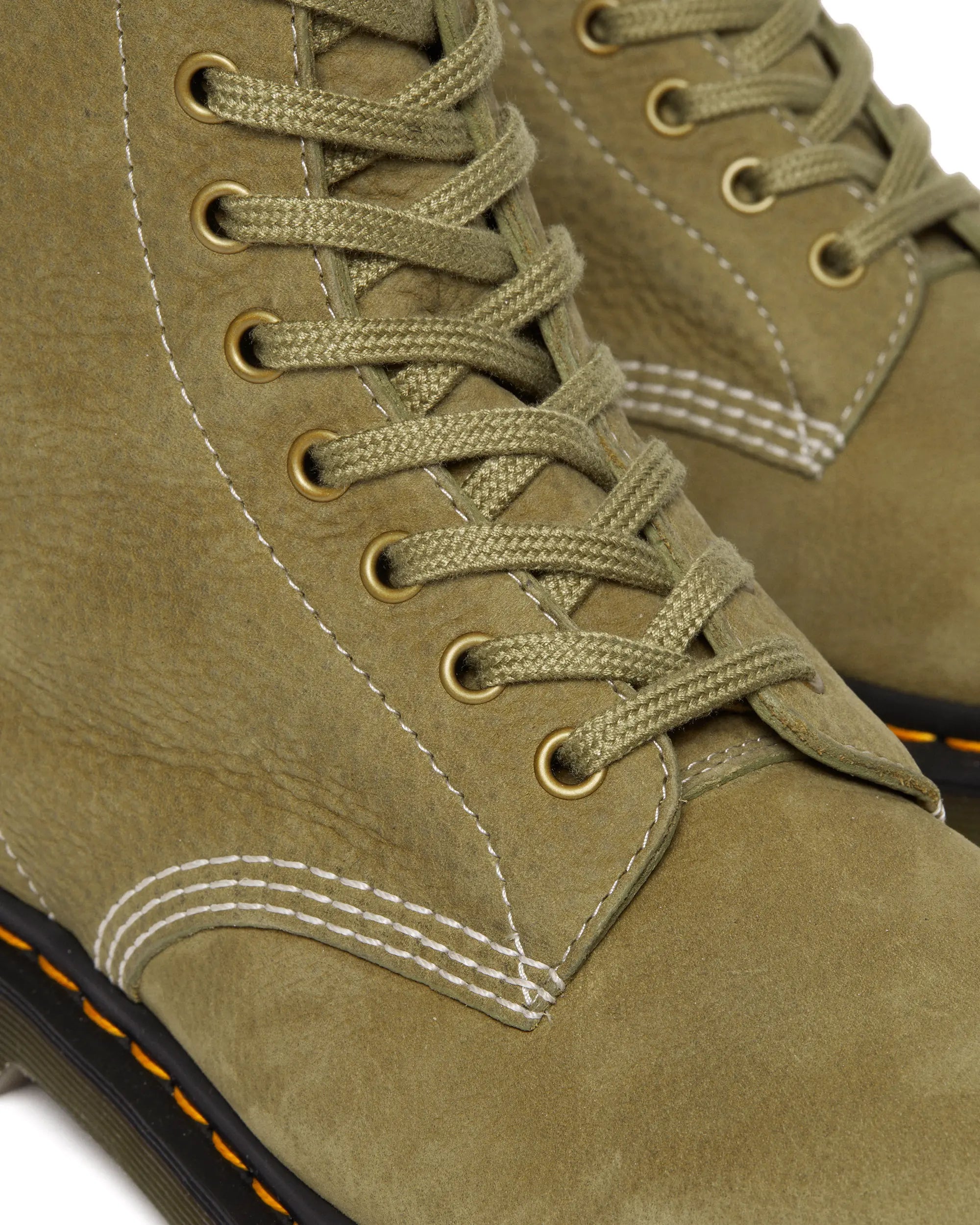 Bei PICK UP in Düsseldorf findest Du Dr. Martens, 1460 Muted Olive Tumbled Nubuck+E.H.Suede  und viel mehr von Dr. Martens