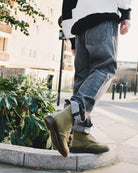 Bei PICK UP in Düsseldorf findest Du Dr. Martens, 1460 Muted Olive Tumbled Nubuck+E.H.Suede  und viel mehr von Dr. Martens