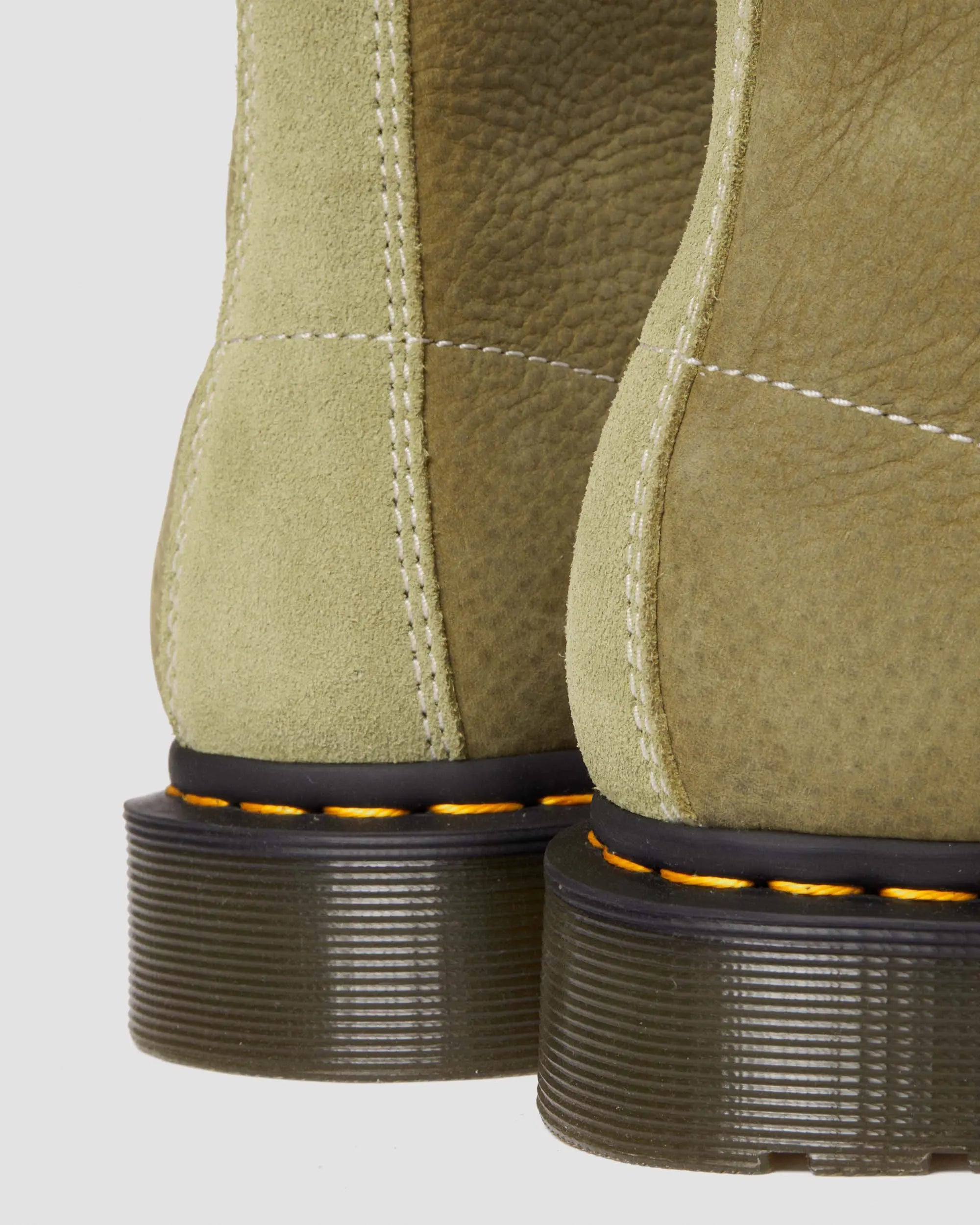 Bei PICK UP in Düsseldorf findest Du Dr. Martens, 1460 Muted Olive Tumbled Nubuck+E.H.Suede  und viel mehr von Dr. Martens